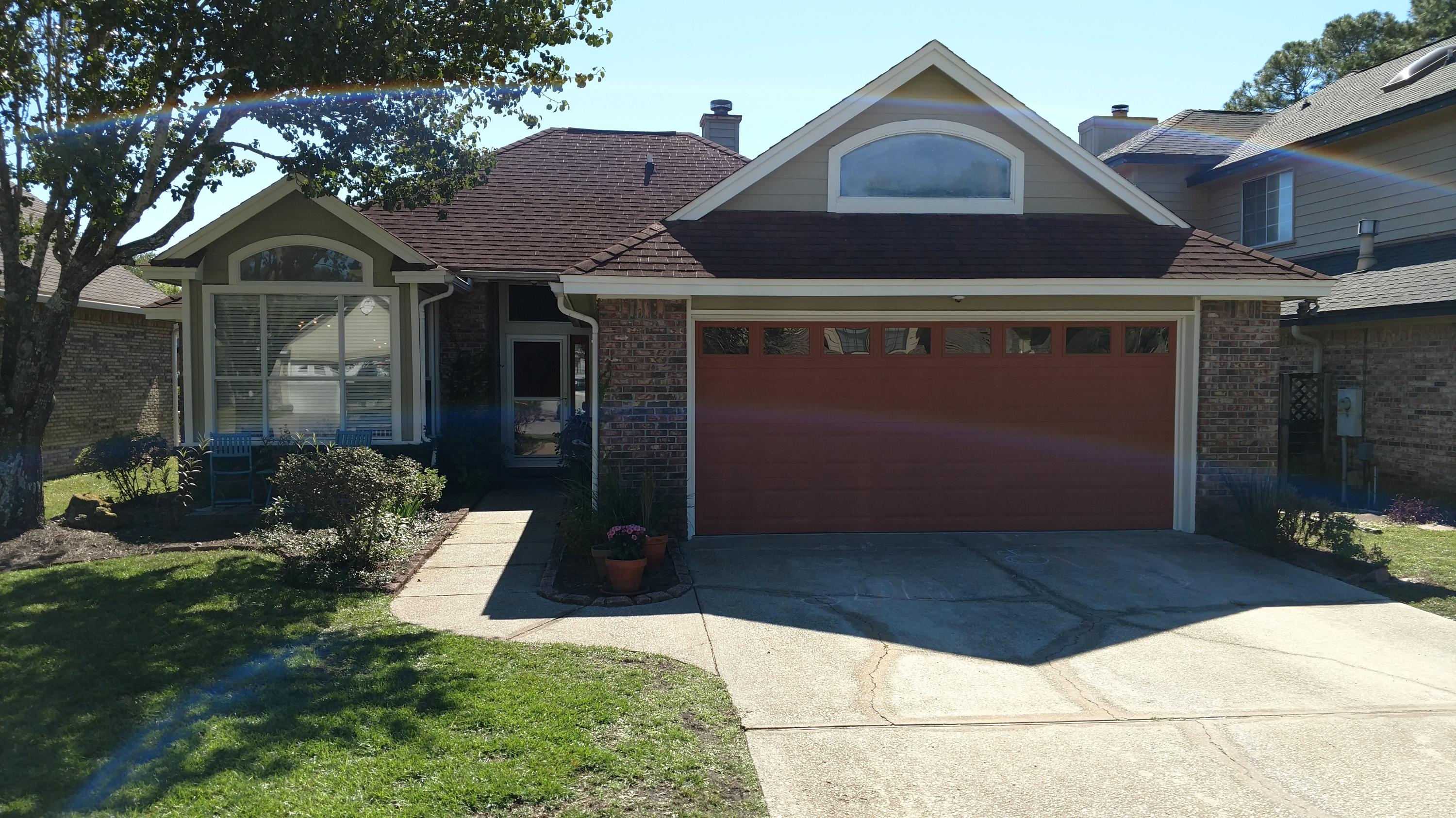 This wonderful lake home has been fresher by the current owner. The open floor plan flows from the kitchen to dining and family room. The spacious kitchen offers counter and cabinet space. The breakfast area is bright thanks to the abundance of windows and high ceiling. The living areas and kitchen have a nice view of the lake. A corner window in the family room offers a panoramic style view. The master suite offers privacy from the other bedrooms. The master has a private access to the screened porch overlooking the lake. There is also a deck from the porch and is also accessible from the living areas for entertaining.