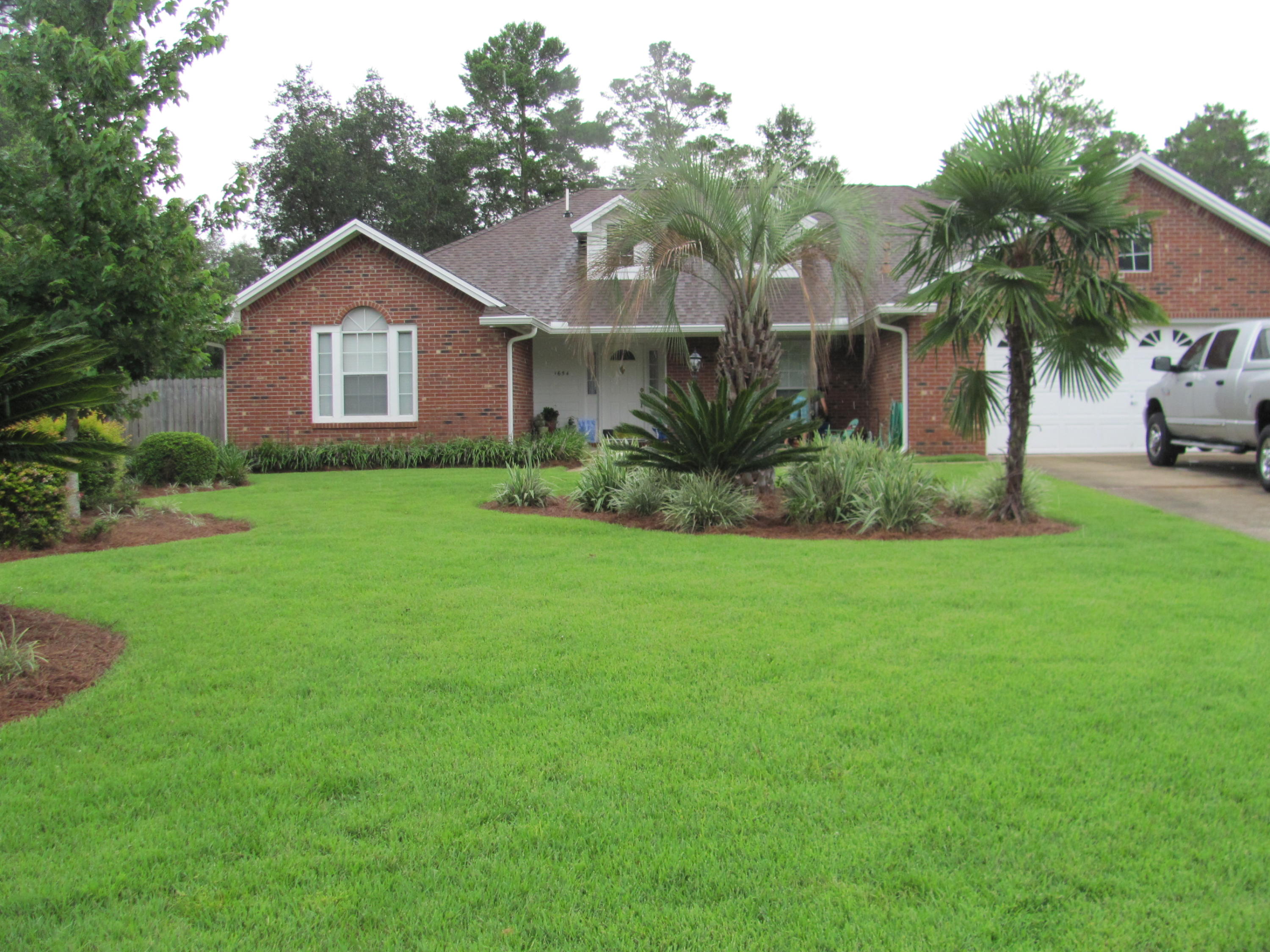 Beautifully maintained home in the gated community of Parkwood Estates. Children walk to the ''A+'' Bluewater Elementary. Brick ranch with large fenced in backyard has a 12' X 47' patio which is wonderful for family entertainment. Split bedroom plan with the master suite on one side and three large bedrooms on the other side. Double vanities in both bathrooms.
Spacious Family room, elegant formal dining room, oversized garage leaves plenty of room for storage. Owner provides lawn care. Tenant pays Parkwood Estates Association dues which is $180 per quarter.