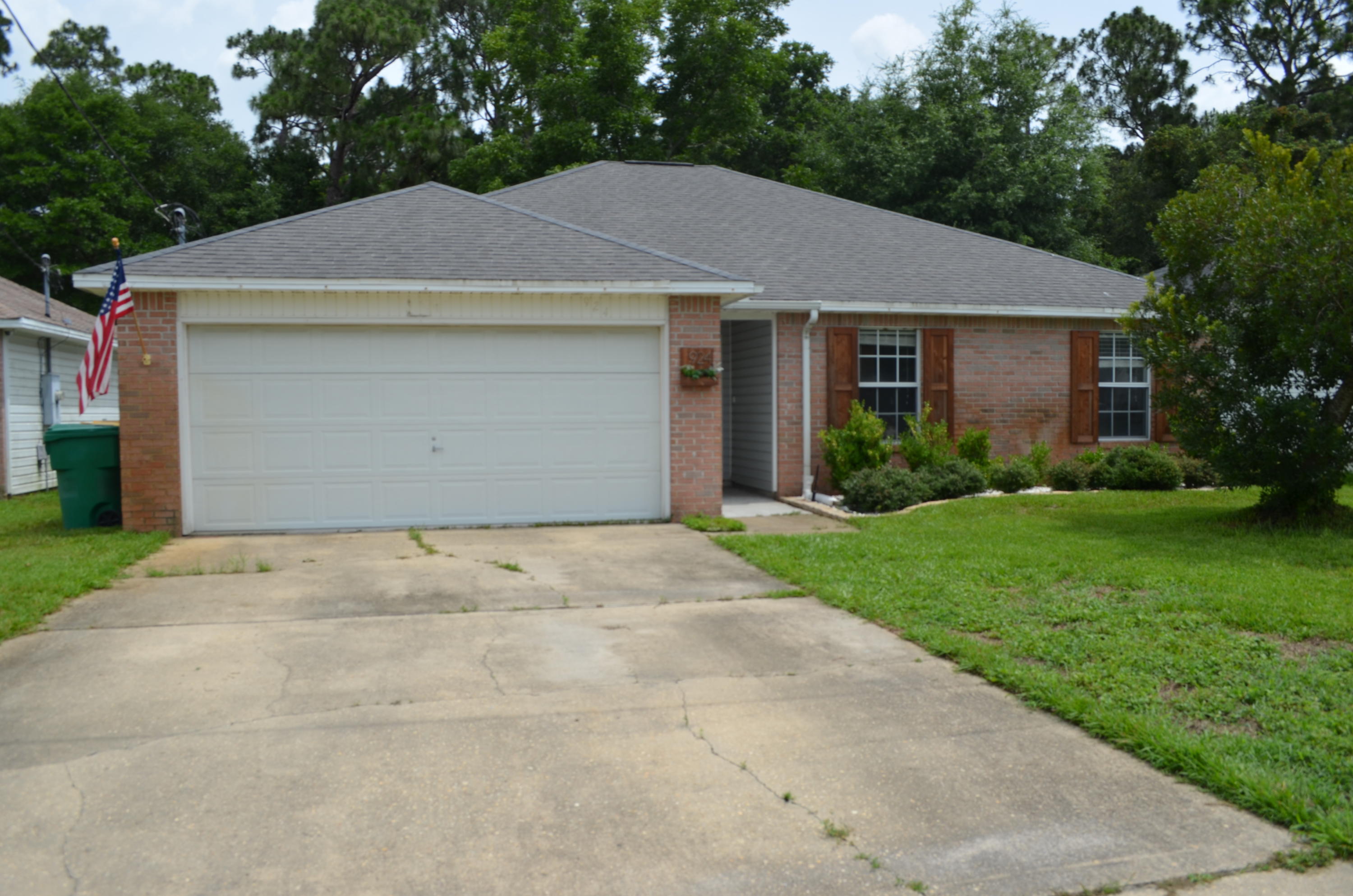 Single story 3 bedroom, 2 bath home. Breakfast bar in kitchen. Open living room with high ceiling and fireplace. Centrally located between both Eglin AFB and back gate of Hurlburt Field. Storage shed out back. Back yard is fenced and owner will allow pets of any size (must be fully grown - NO puppies or kittens), minus aggressive breeds. Available November 22nd.