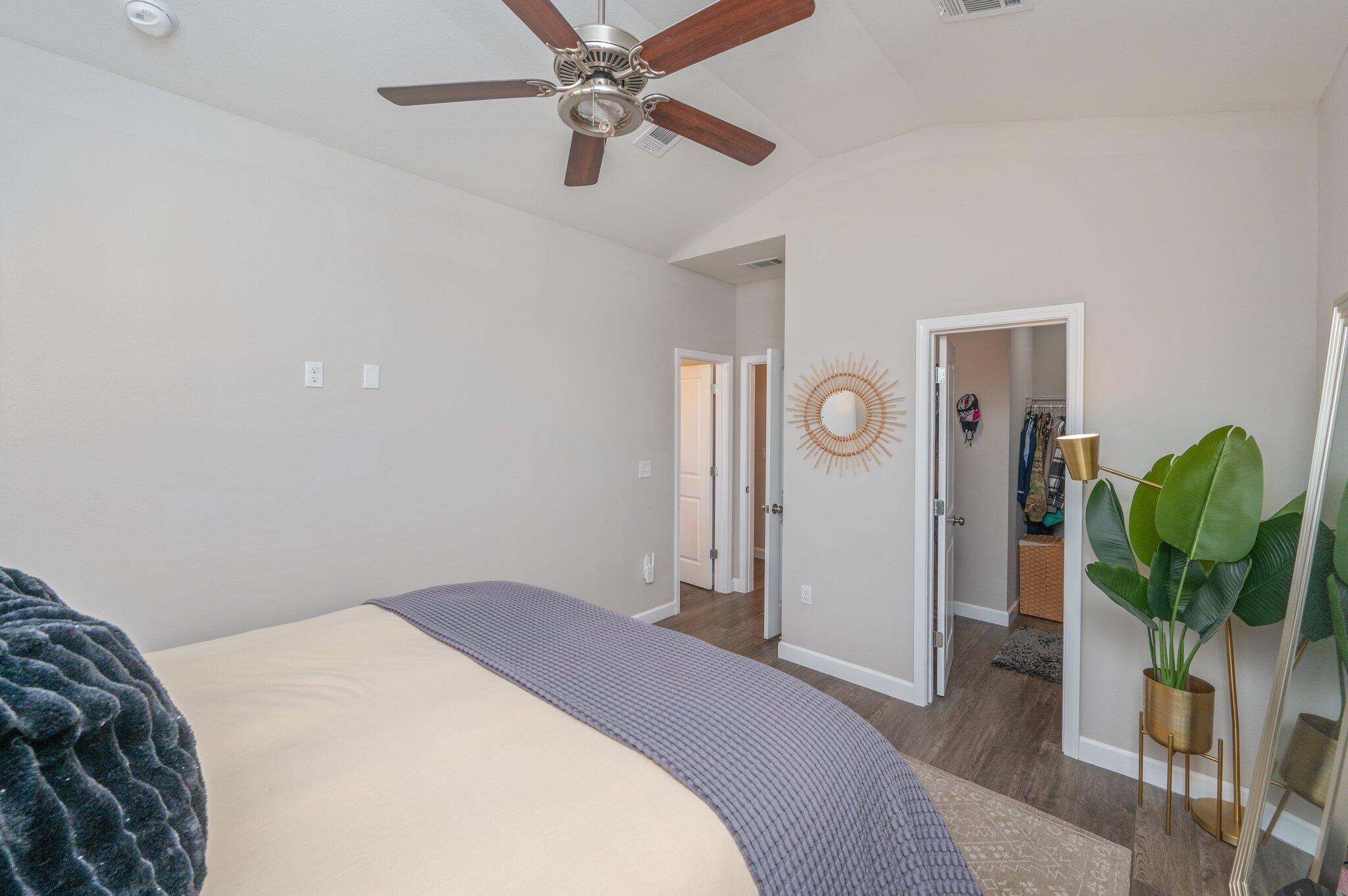 stable lanes - Residential Lease
