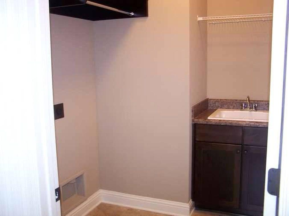 Hawk's Landing - Residential Lease