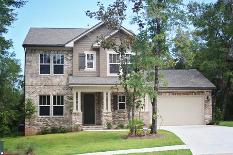 Great 3 bedrooms house in Hawk's Landing. Available for showings by appointment.