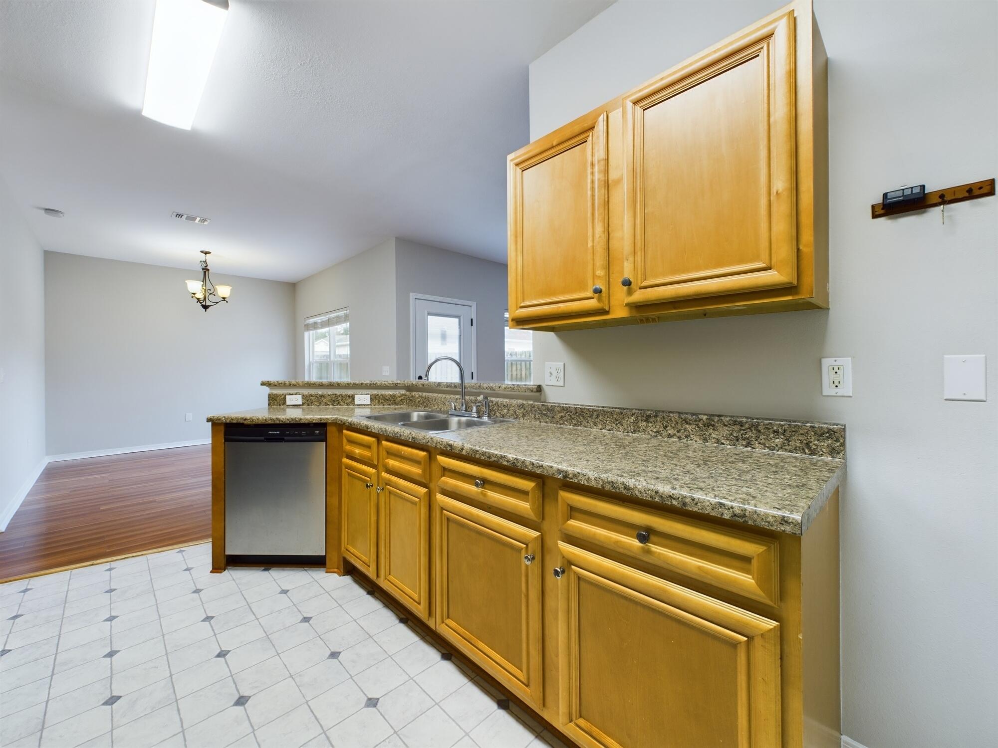 HERITAGE MANOR - Residential Lease