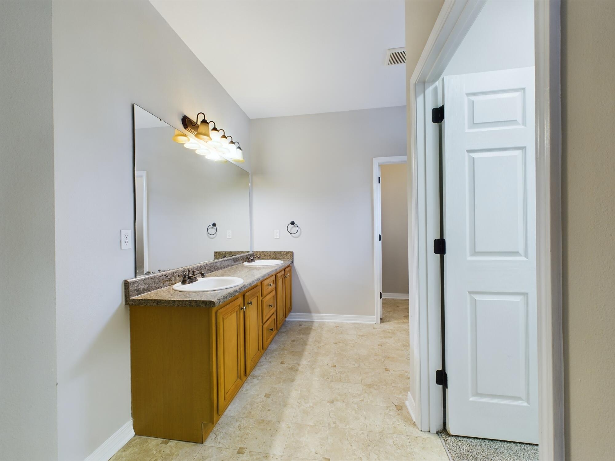 HERITAGE MANOR - Residential Lease