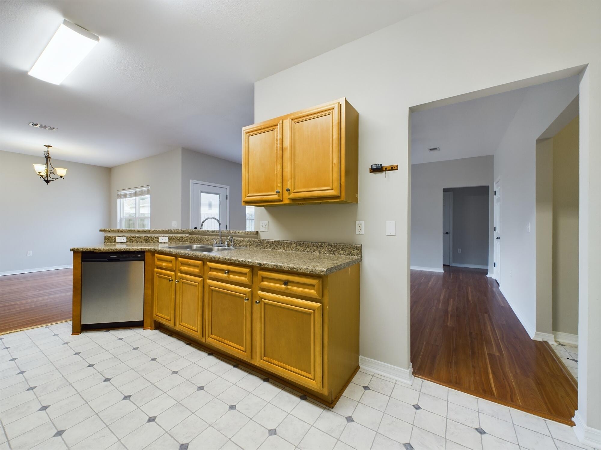 HERITAGE MANOR - Residential Lease