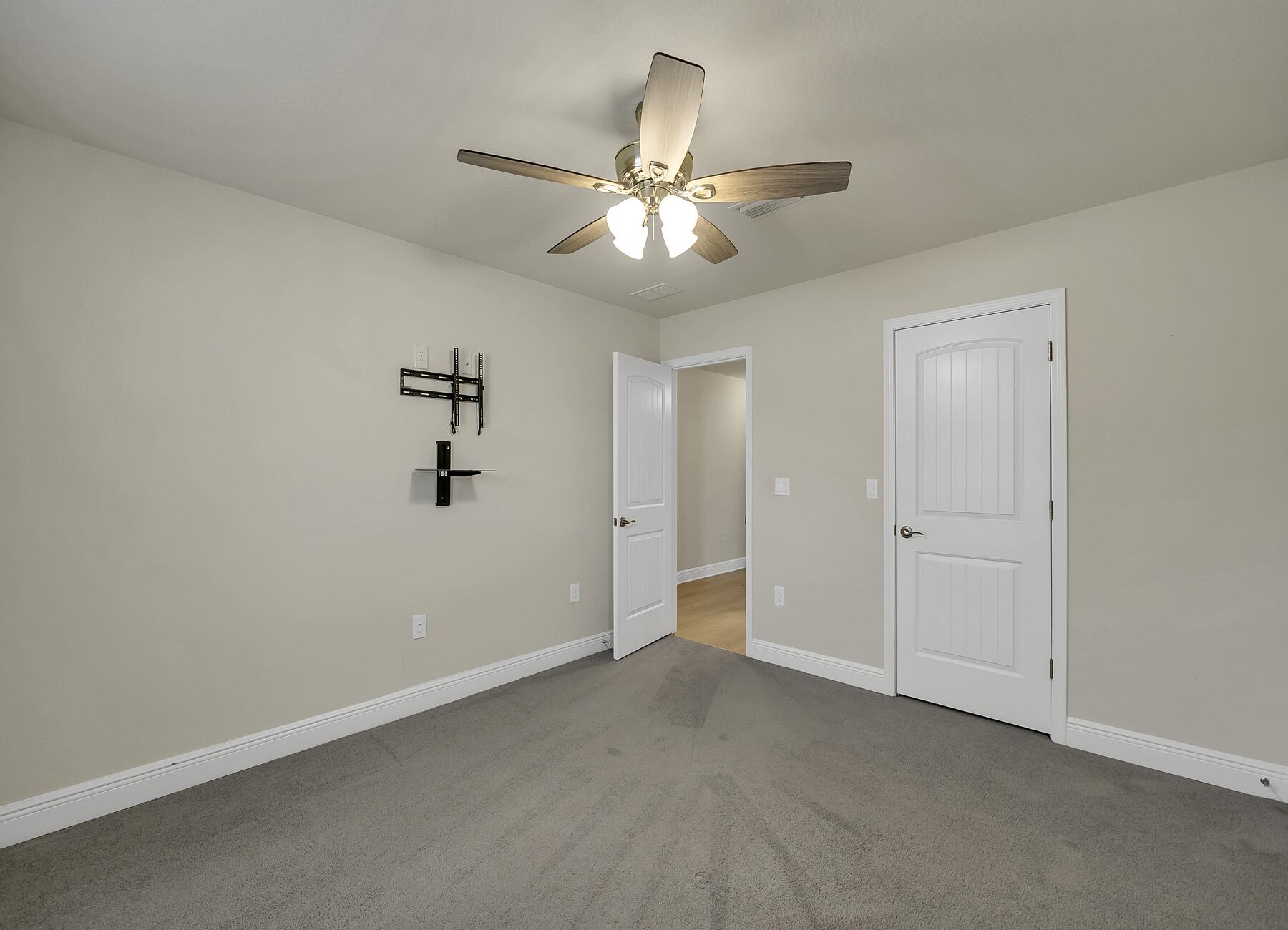 HIDDEN VALLEY - Residential Lease