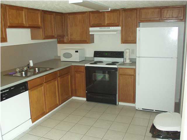CHATELAINE ESTATES S/D - Residential Lease