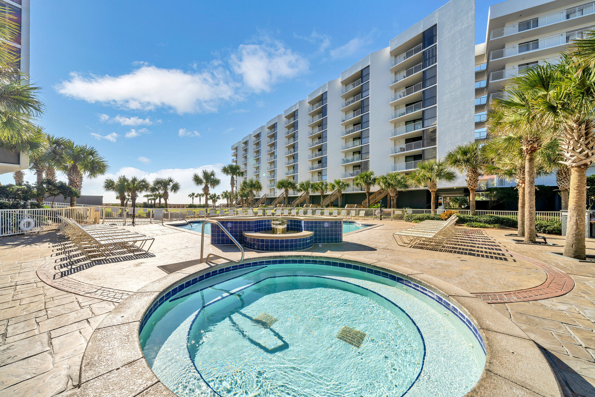 MAINSAIL CONDO PH 5 - Residential