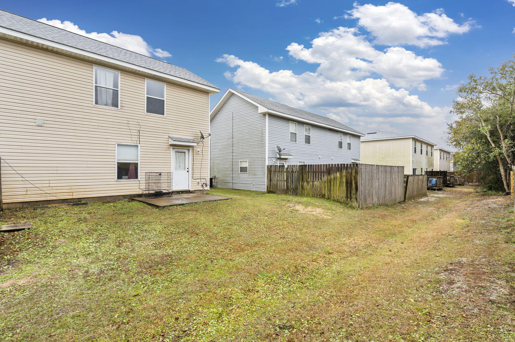 SANTA ROSA OAKS CONDOMINIUM - Residential Lease