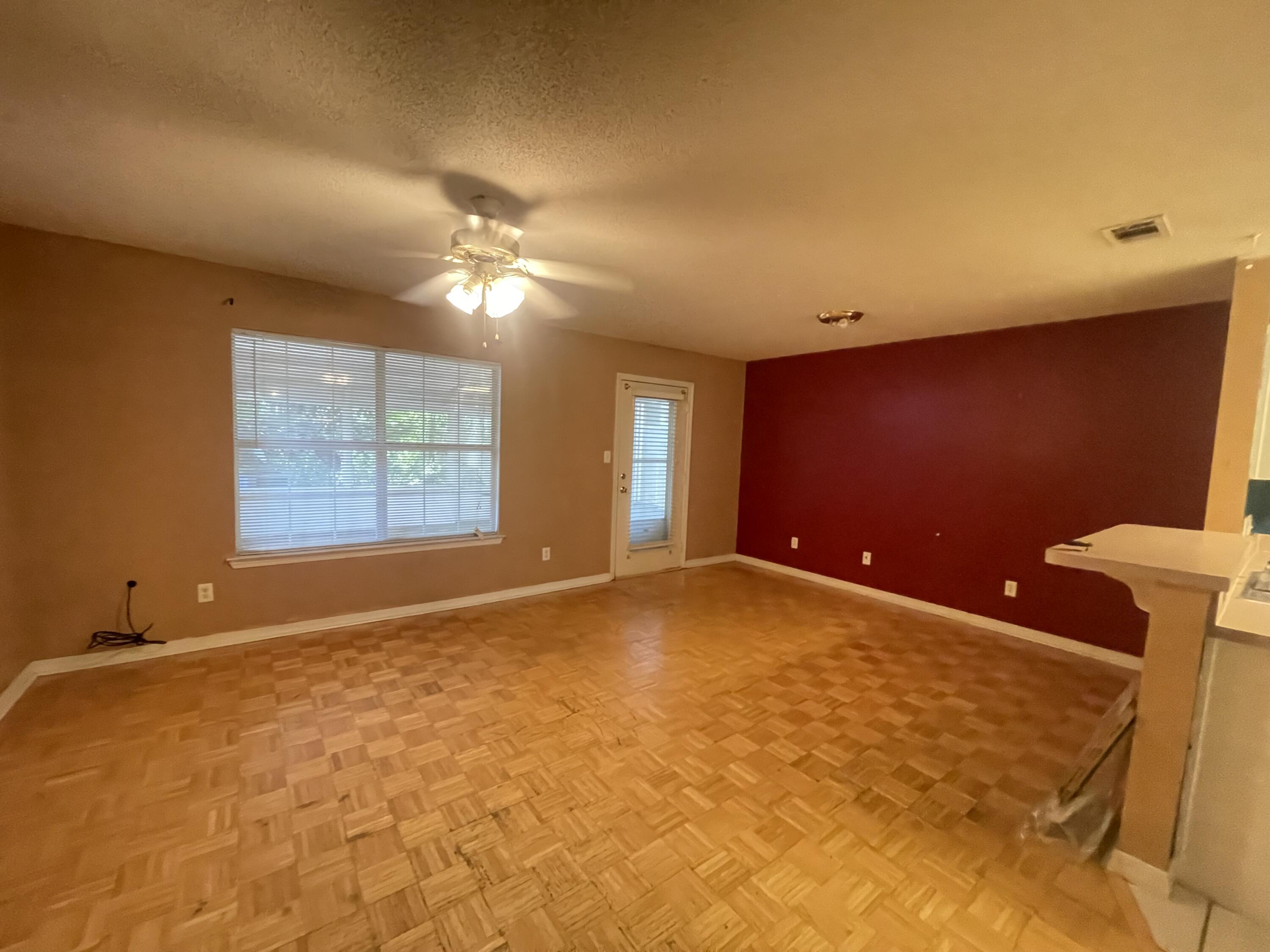 ADASHAN GARDYNS - Residential Lease