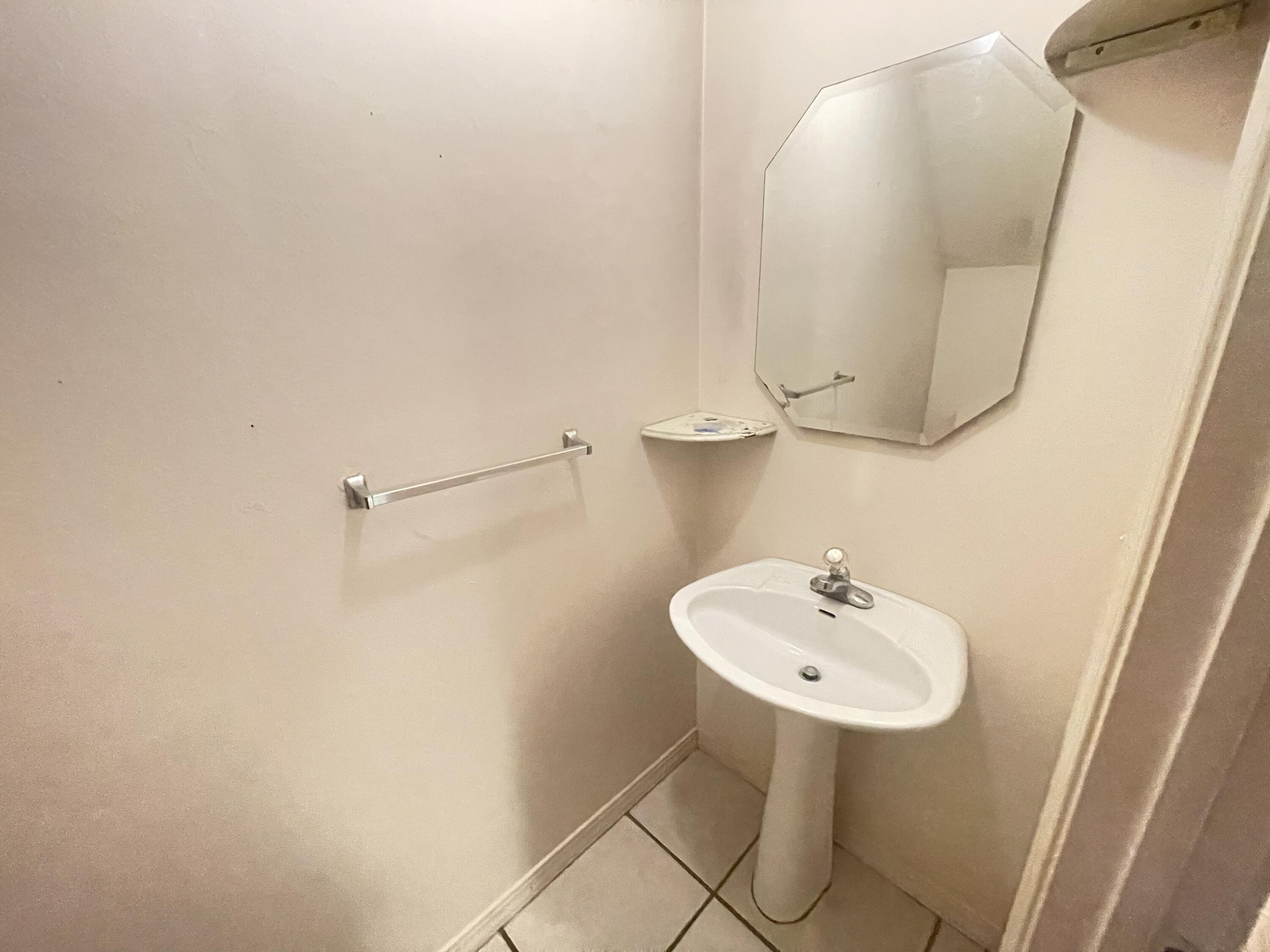 ADASHAN GARDYNS - Residential Lease