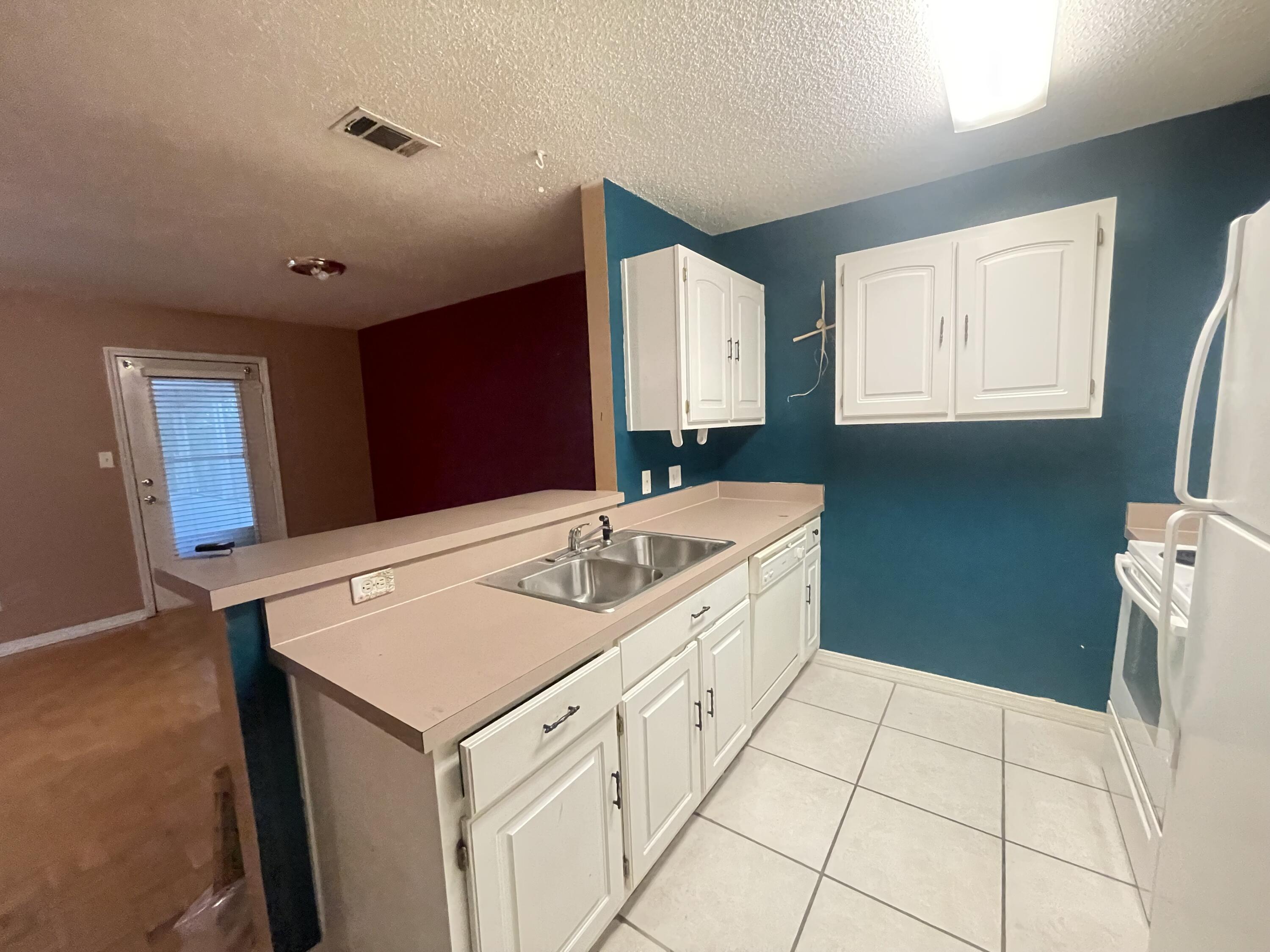 ADASHAN GARDYNS - Residential Lease