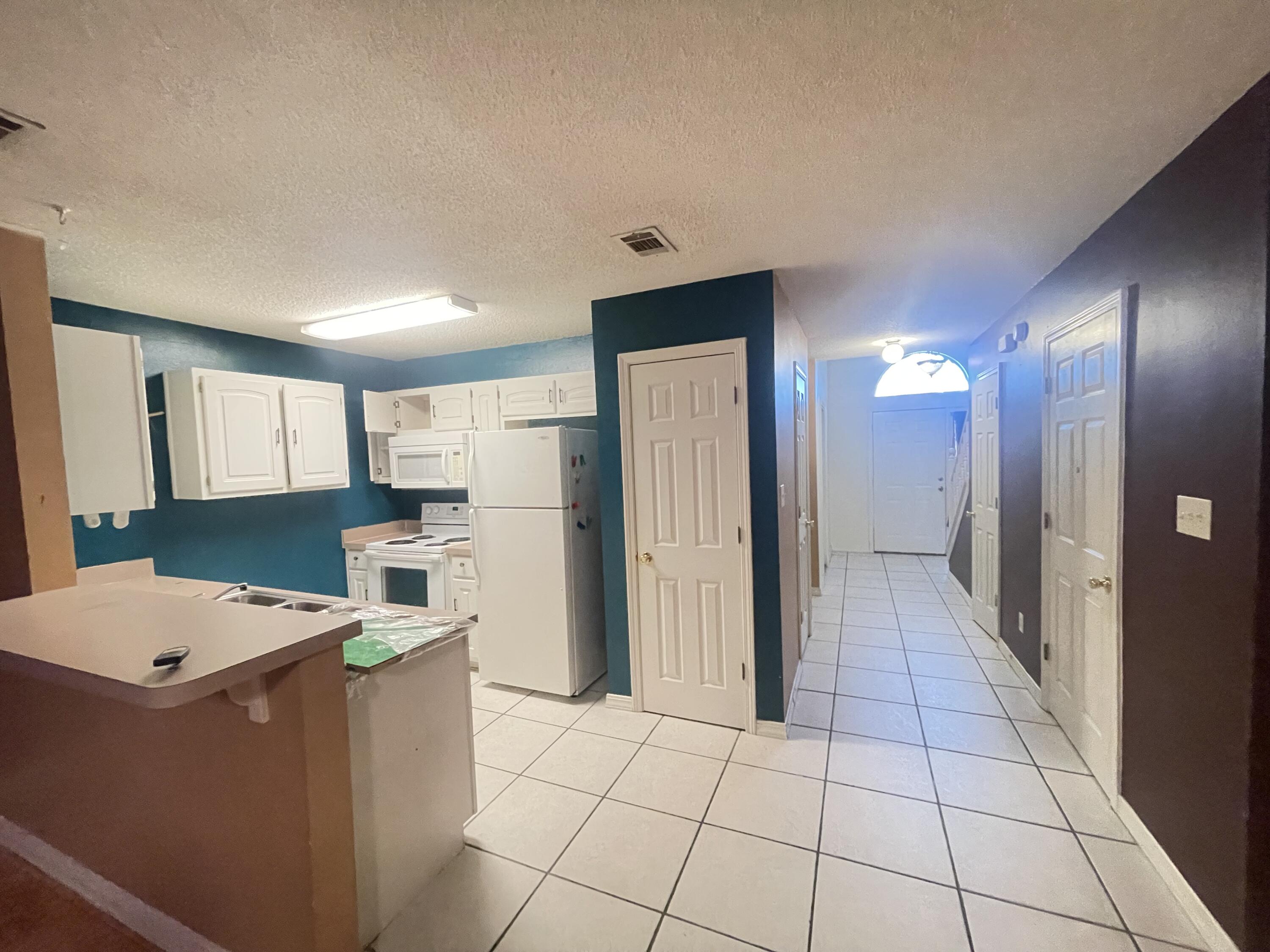 ADASHAN GARDYNS - Residential Lease