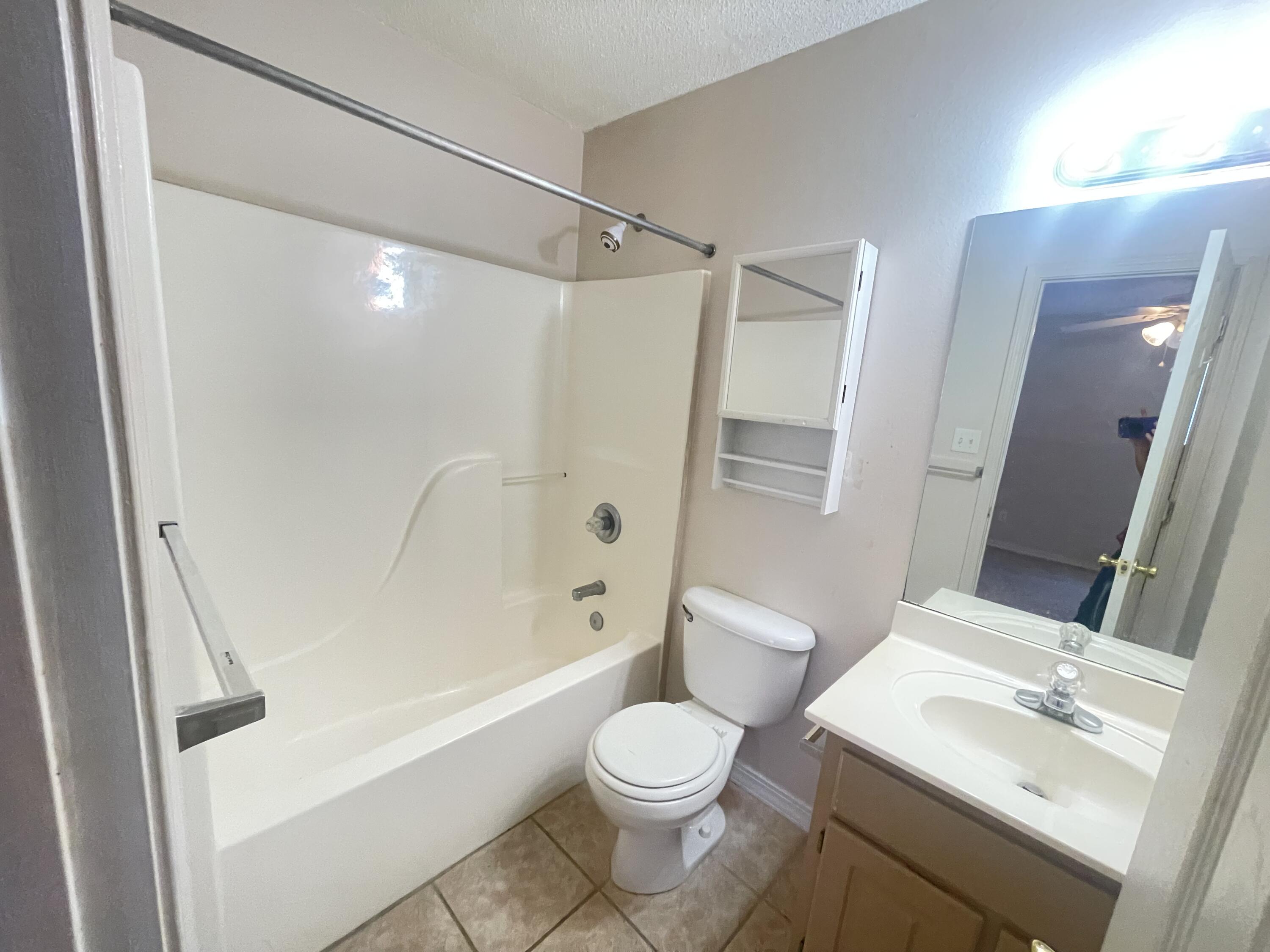 ADASHAN GARDYNS - Residential Lease