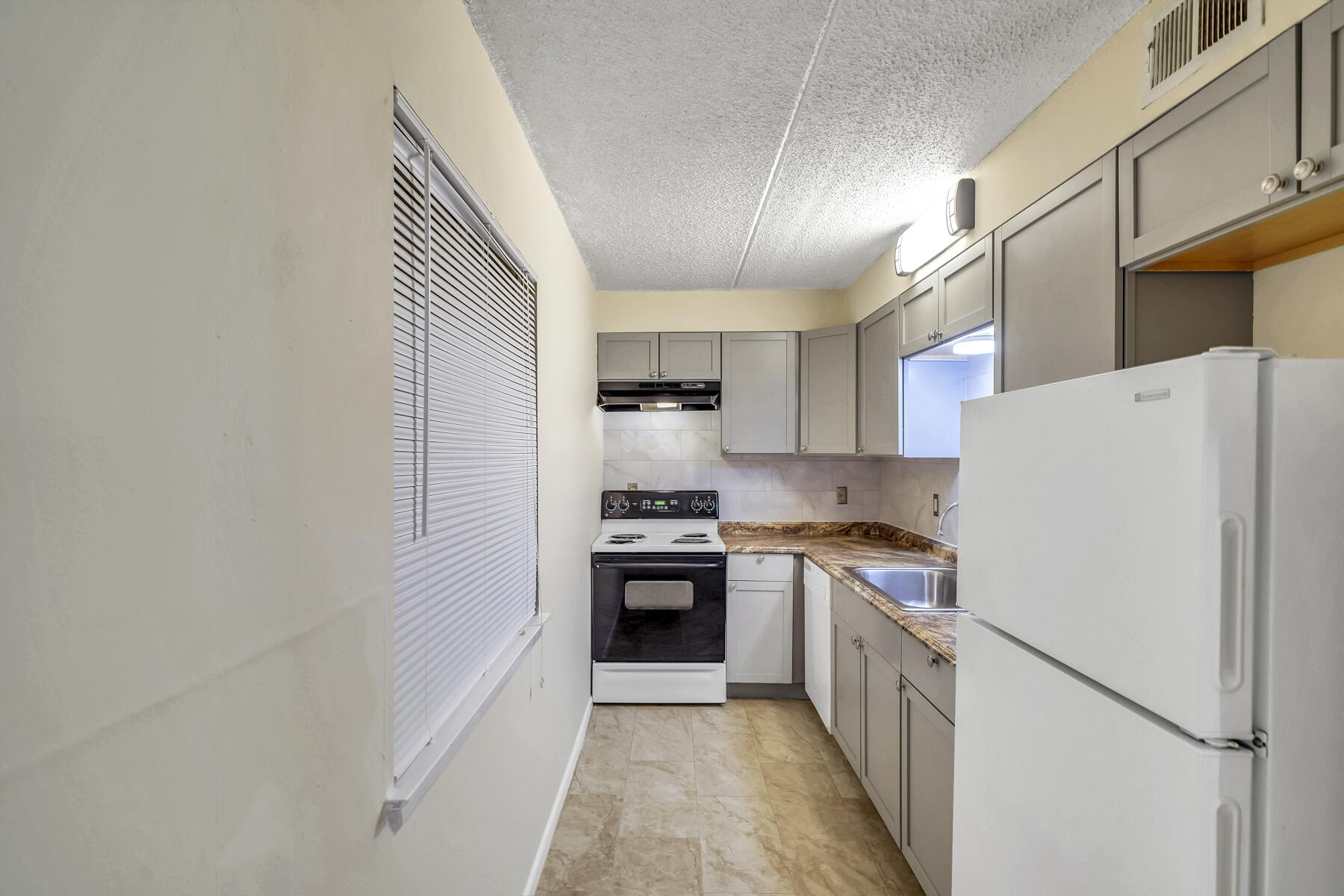 CEDARS CONDO - Residential