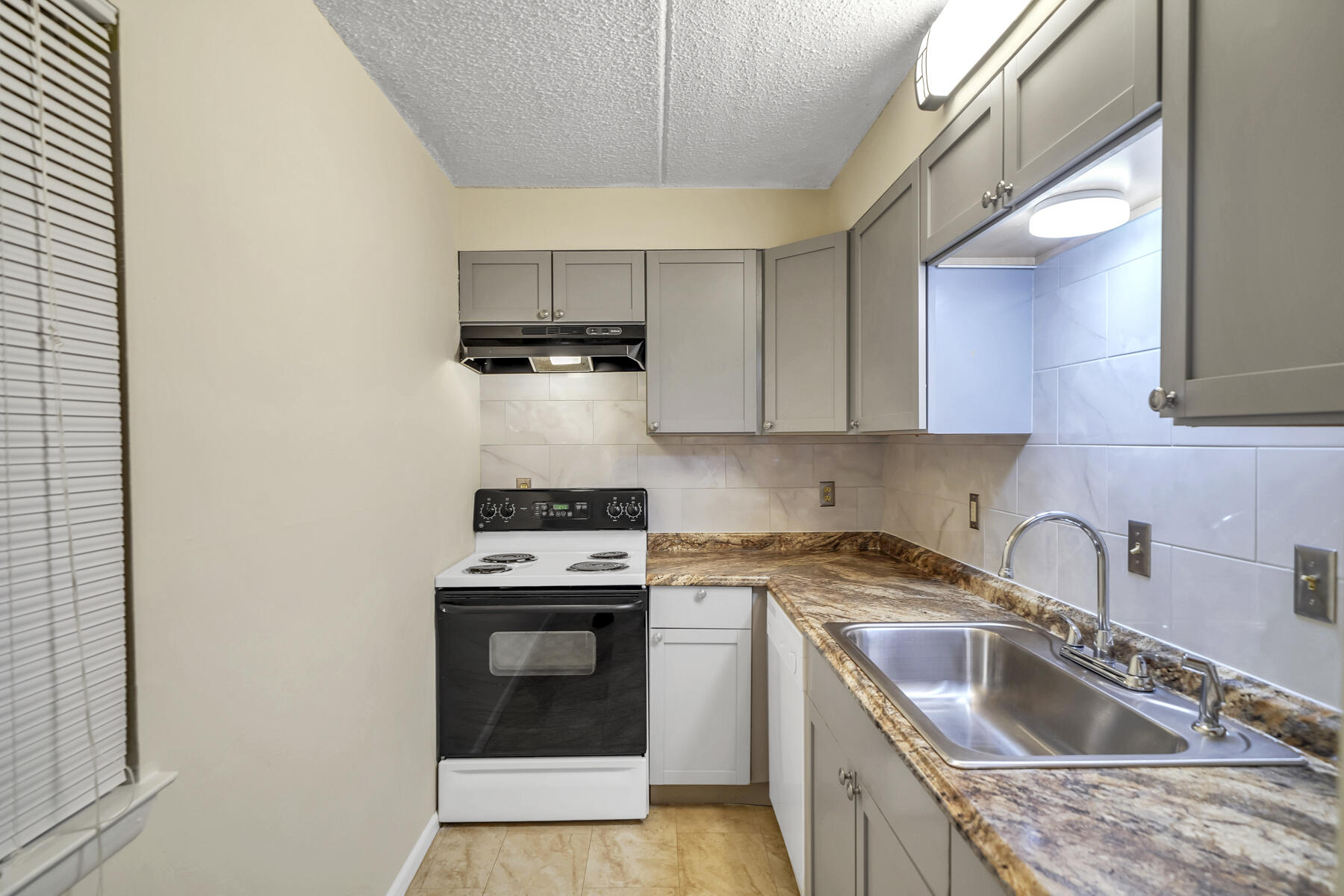 CEDARS CONDO - Residential