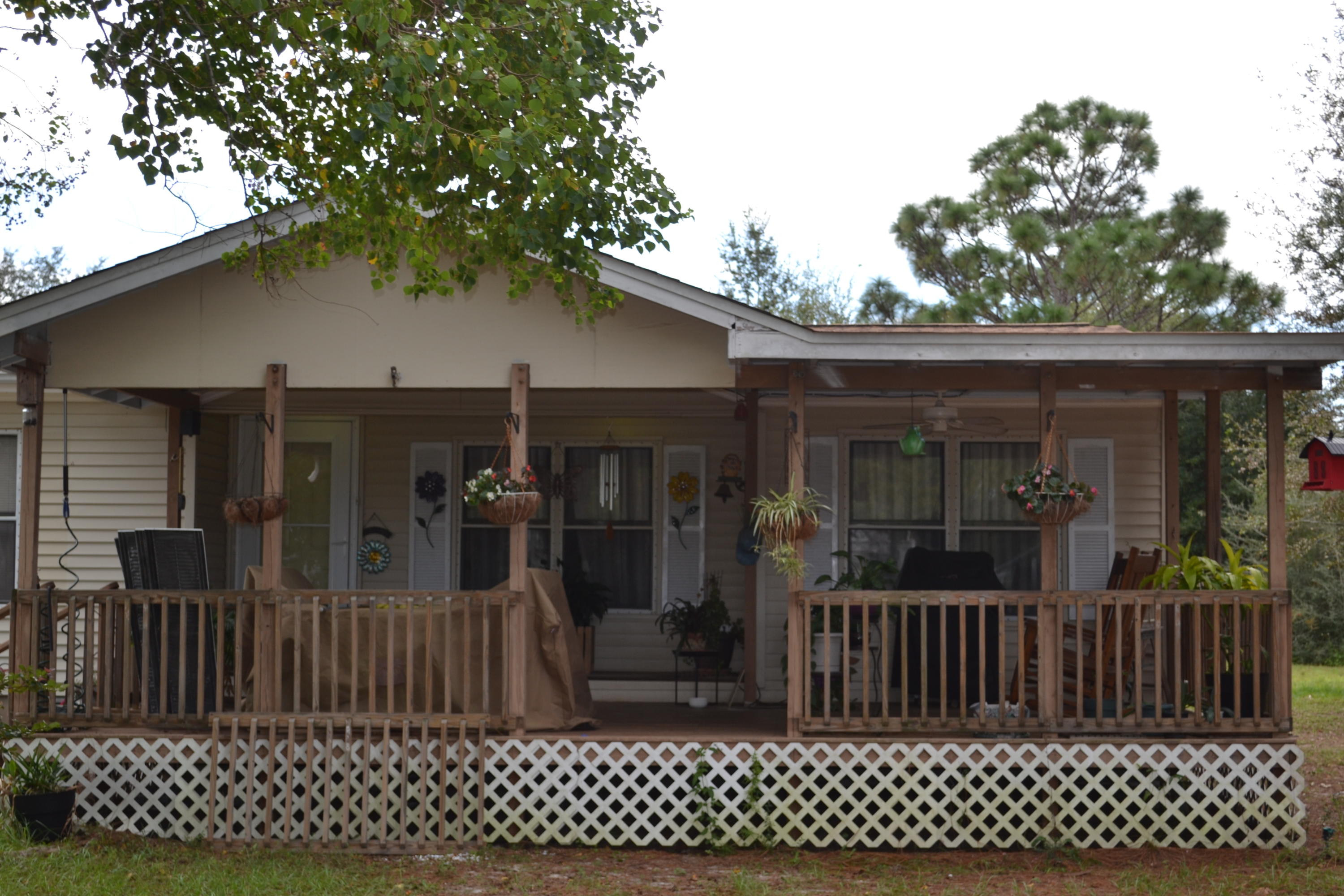 **AN OFFER HAS BEEN ACCEPTED. BUYERS ACCEPTING BACK UP OFFERS UNTIL INSPECTION CONTINGENCY IS LIFTED**
HUGE lot with lots of room to grow! 3 bedroom, 2 bath mobile home located extremely close to Navarre High School.
Inviting front porch is the perfect place to relax. Bonus garage/tool shed ( 24 x 30) is perfect for storing large items and tools.
Roof was replaced 3 years ago on the home. Roof replaced 2 yrs ago on garage. New lawn pump 2018.
HVAC replaced 2008.
**CASH ONLY* Seller does not want to entertain a financing contingency.**