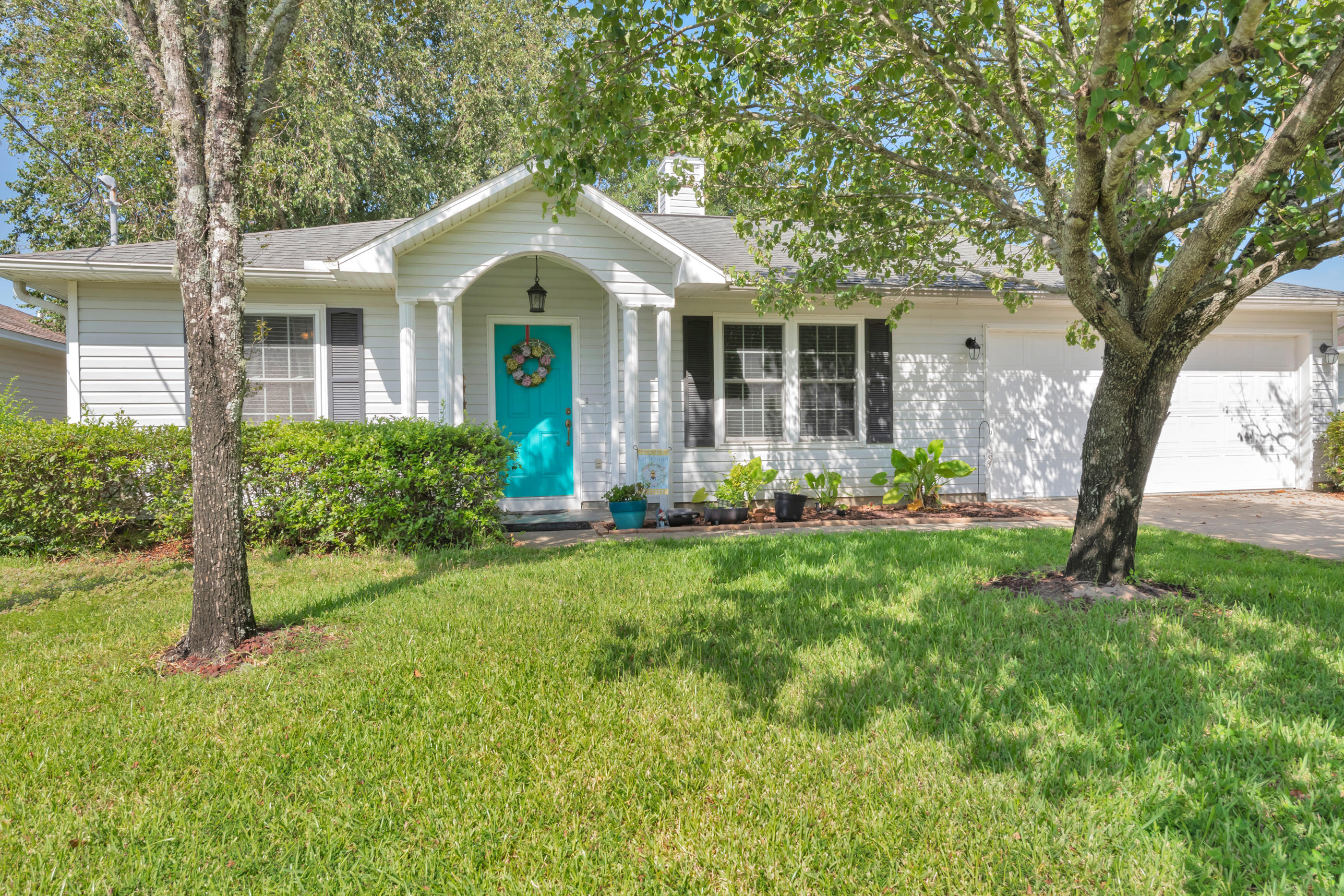 Looking for that great home in an outstanding location? You found it, just mere seconds from the back gate of Hurlburt, this lovely 3 bed 2 bath home boasts a great Florida room, 2 car garage and a washer dryer space inside of the home. That's right, say goodbye to heading outside to do laundry, the outdoors are meant to be enjoyed from the comfort of your Florida Room. The floorplan is split to ensure maximum privacy of the Owner's in their own side of the home while the two guest beds remain next to each other with a bathroom smack in the middle of them. Don't hesitate on this one, give us, or your favorite.