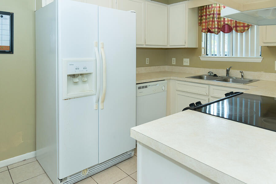 PORT DIXIE - Residential Lease