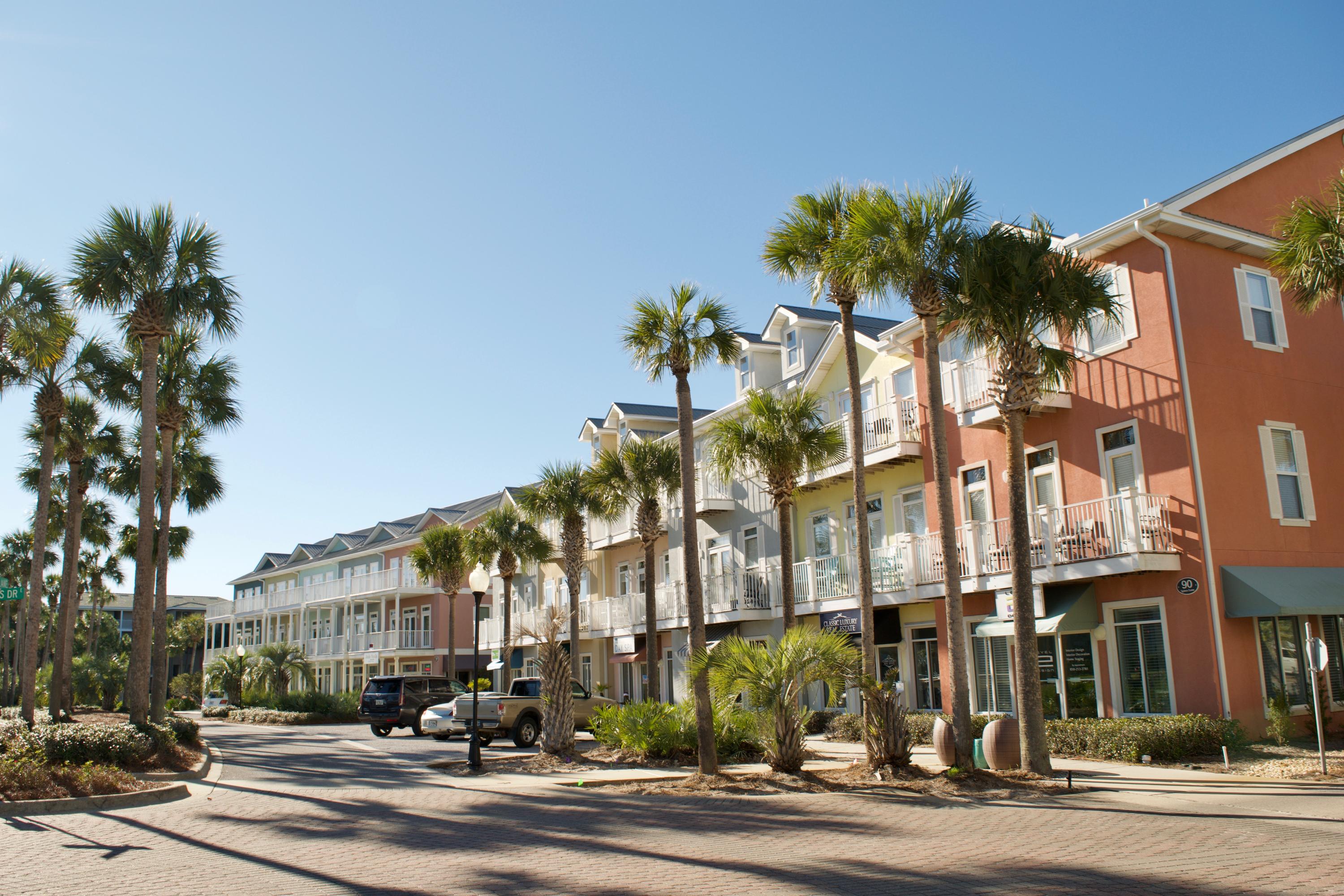 Live the 30A Lifestyle only 100 yards to beach! Enjoy the 3 community pools, hot tubs, tennis, shoppes, restaurants, artist colony and outdoor events.