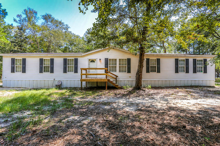 Very nice larger Family Home with over 2,000 sq.ft of living space. 4 bedrooms and 2 full baths. On over 3/4 of an acre lot. New front and back wooden porches just installed. Lot was freshly cleared this month. Owner is motivated and says bring all offers now.