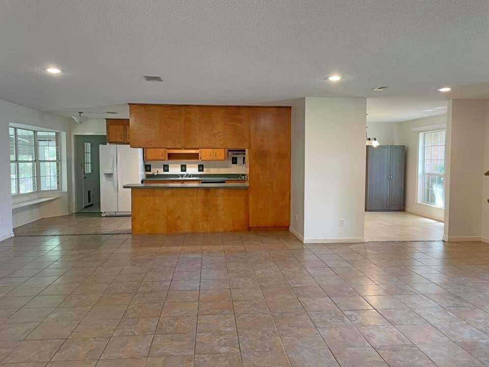 PINE SHORES - Residential Lease