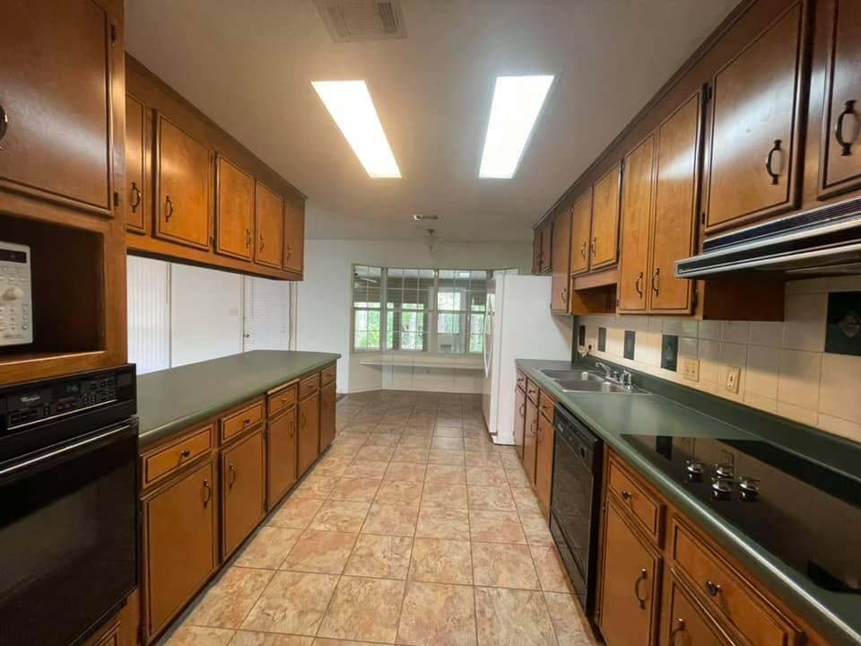 PINE SHORES - Residential Lease