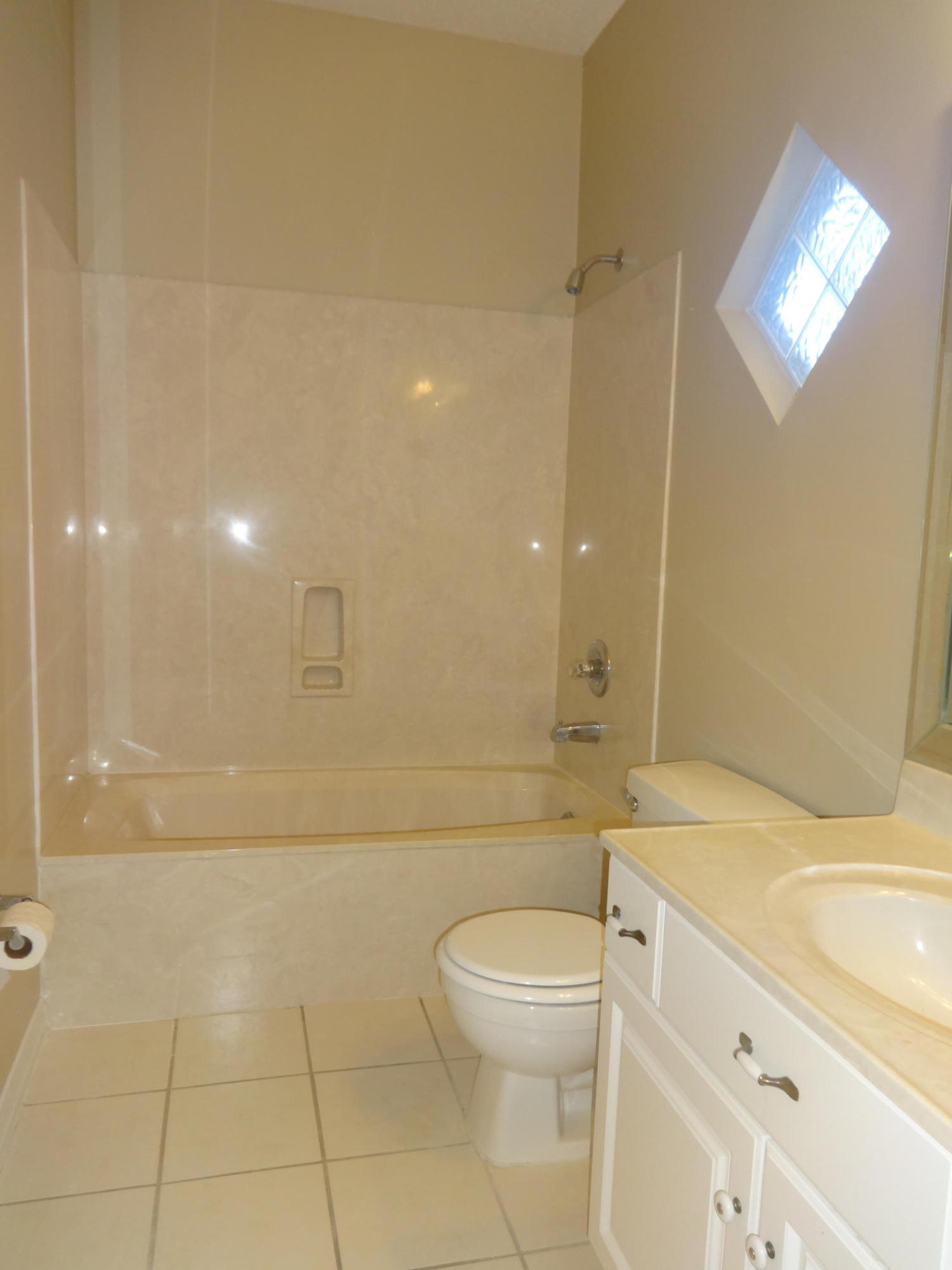 LAKESIDE EAST - Residential Lease