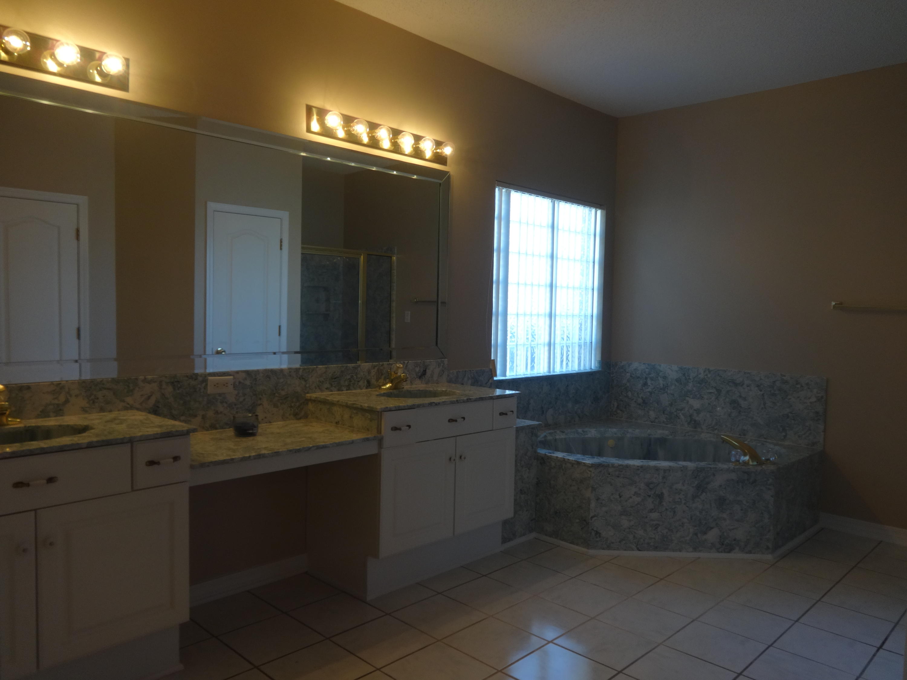 LAKESIDE EAST - Residential Lease