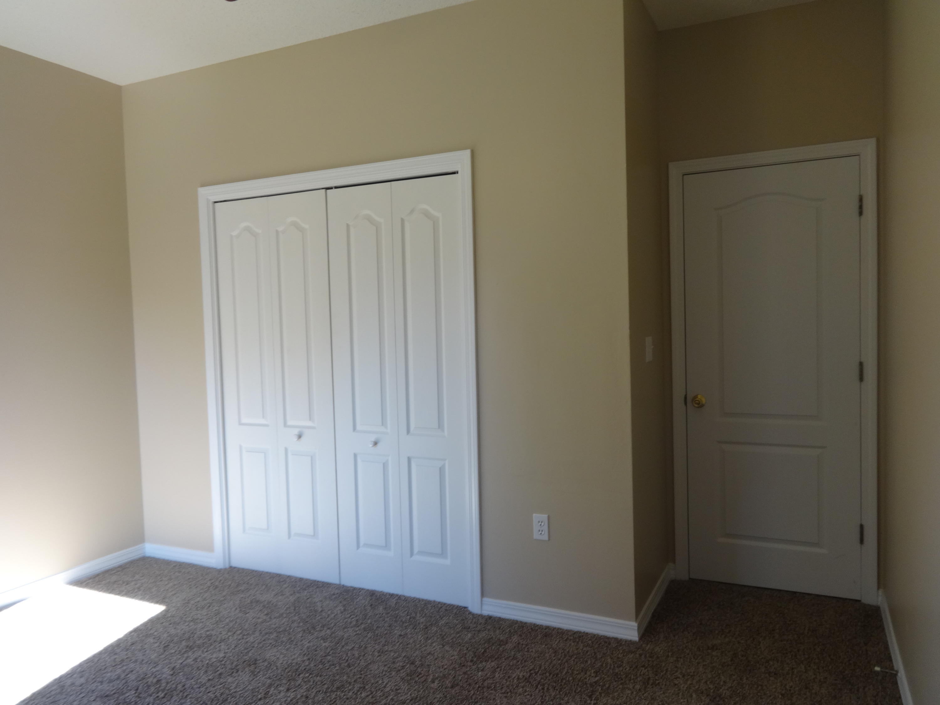 LAKESIDE EAST - Residential Lease