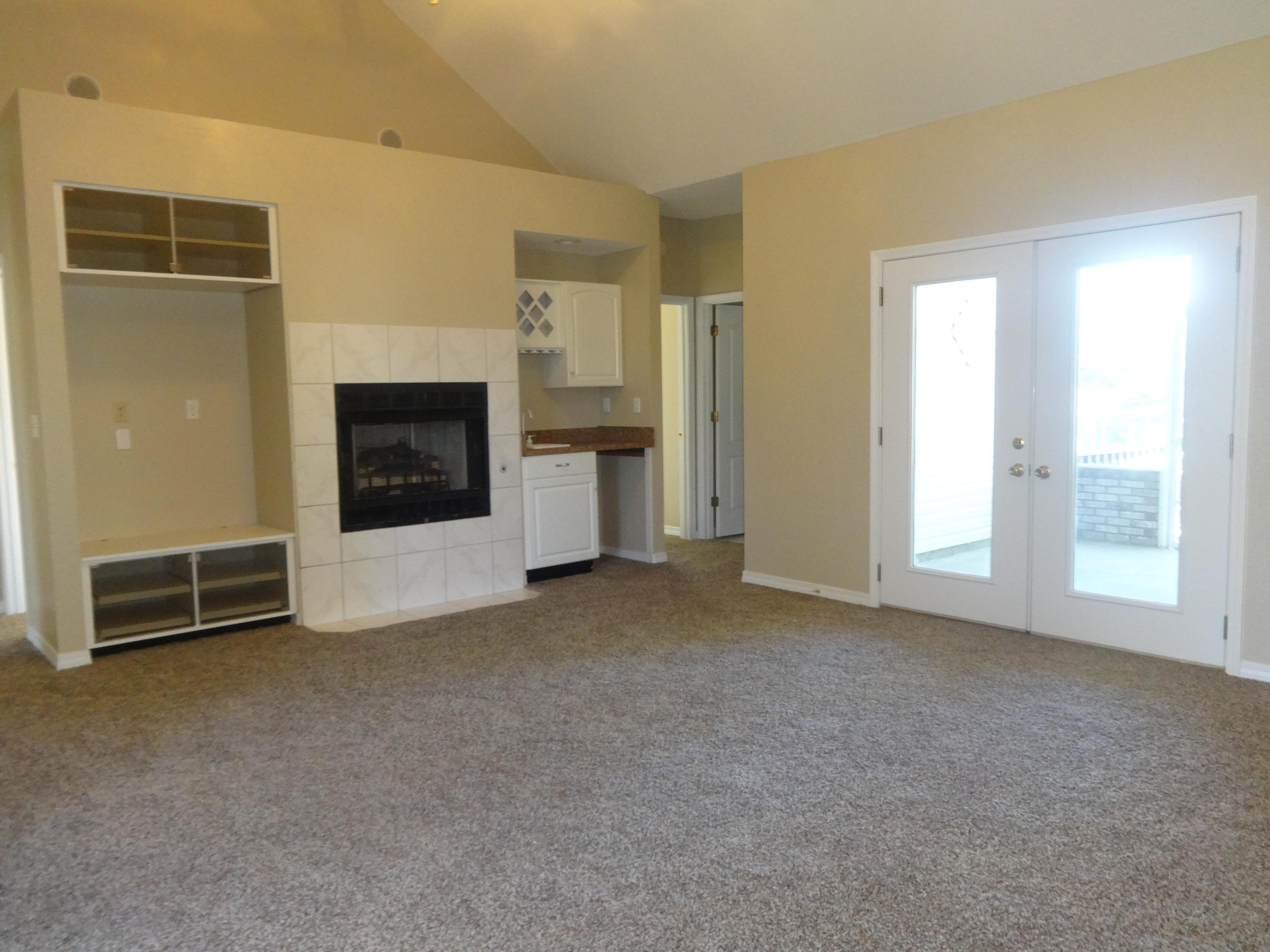 LAKESIDE EAST - Residential Lease