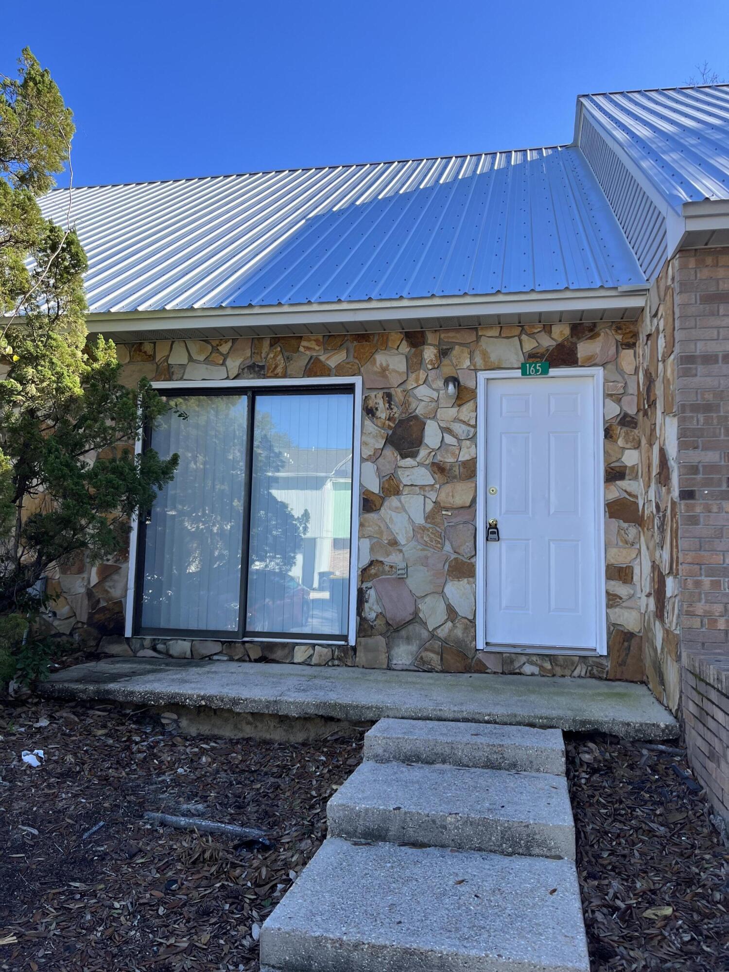 DOWNTOWNER - Residential Lease