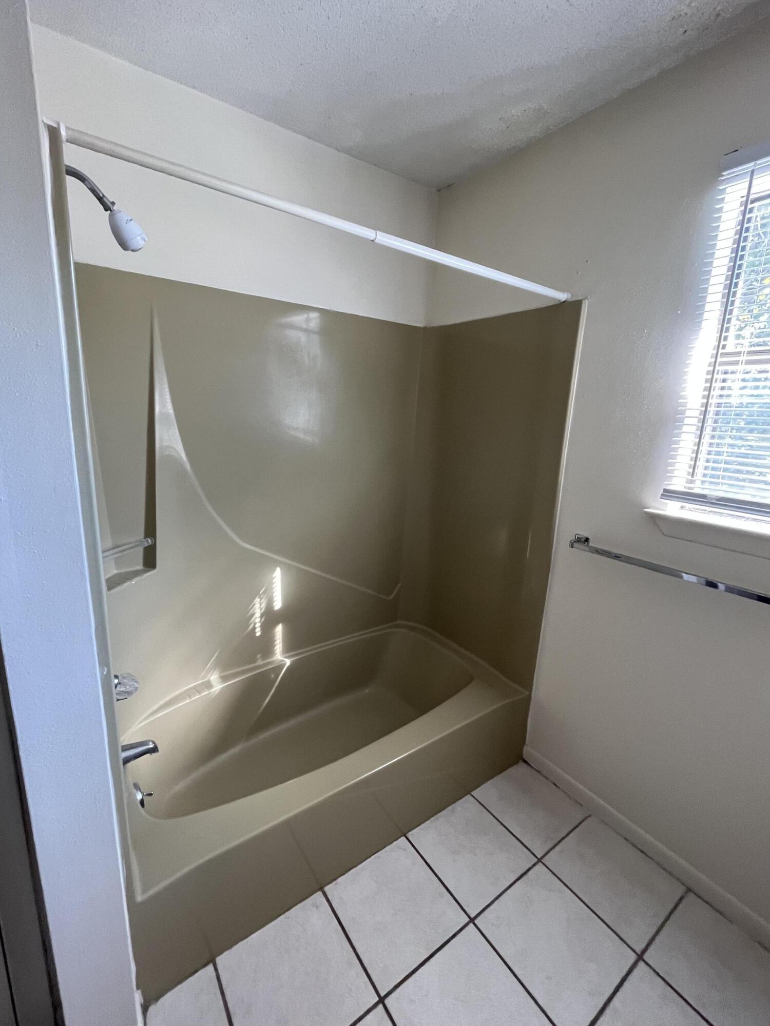 DOWNTOWNER - Residential Lease