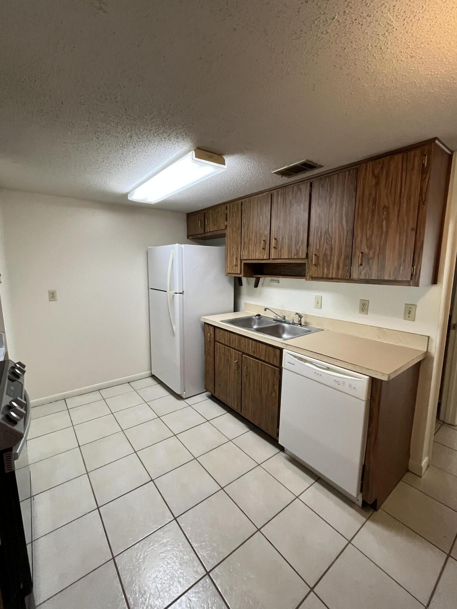 DOWNTOWNER - Residential Lease