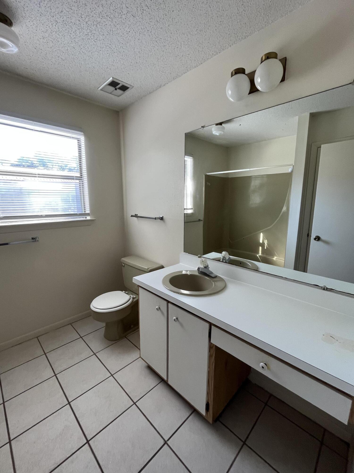 DOWNTOWNER - Residential Lease