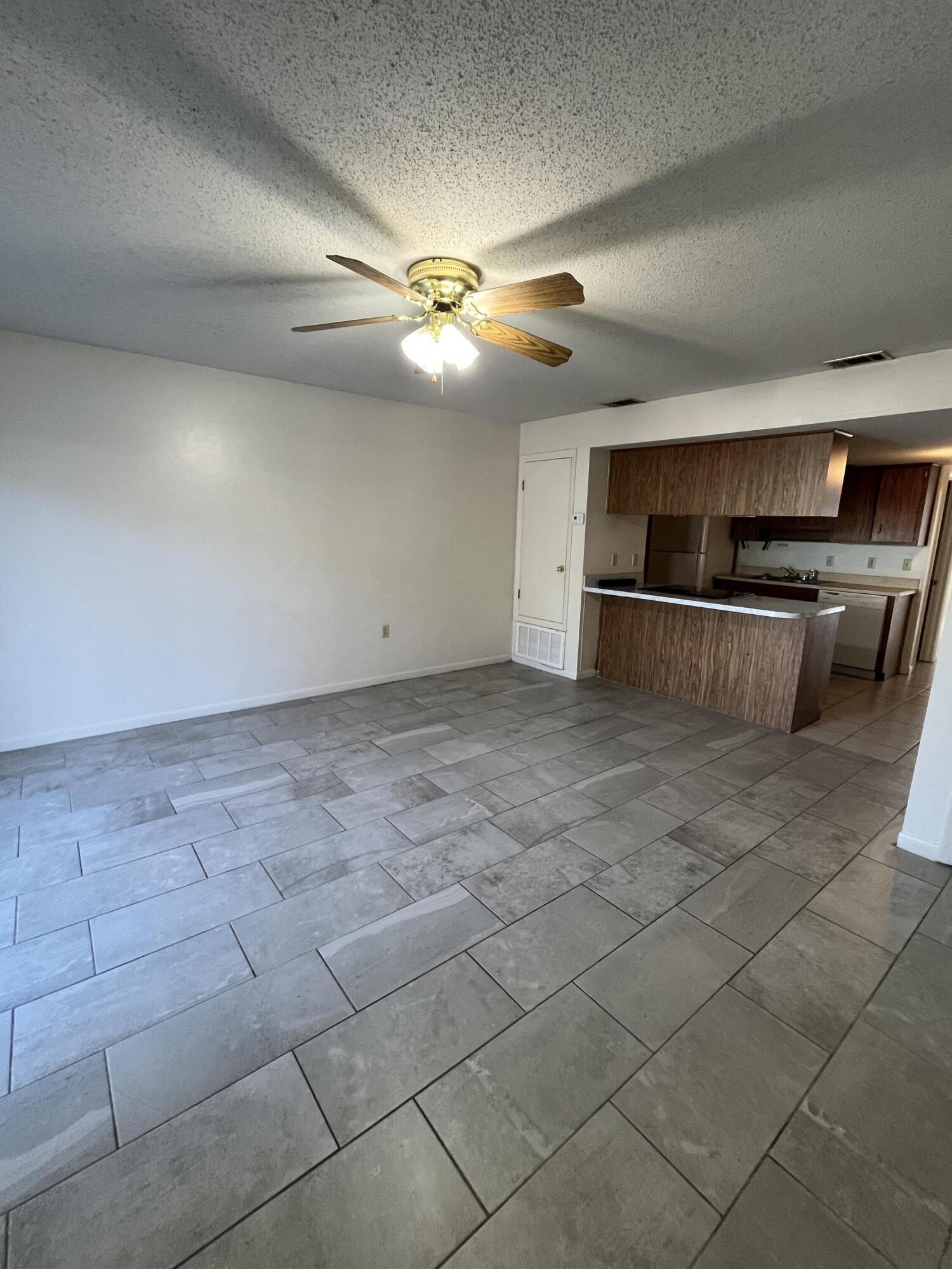DOWNTOWNER - Residential Lease