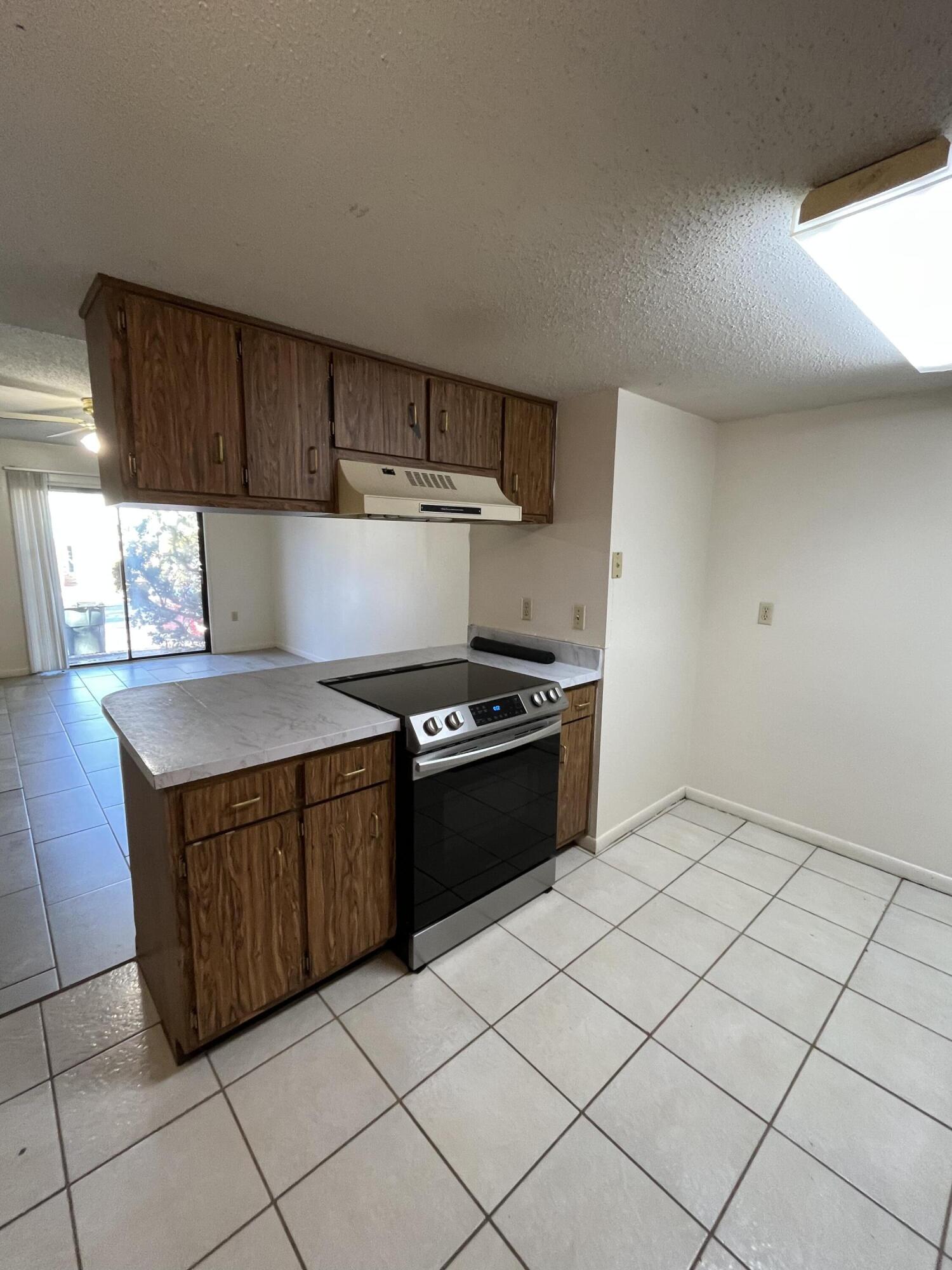 DOWNTOWNER - Residential Lease