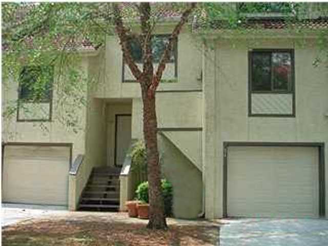 3 bedroom, 2 1/2 bath townhome near the water and the Marina in Bluewater Bay. Built in Bookcases and breakfast bar are a few of the extras in this townhome. Sorry no pets allowed. All adults intending to live at the property must fill out an application and be on the lease.