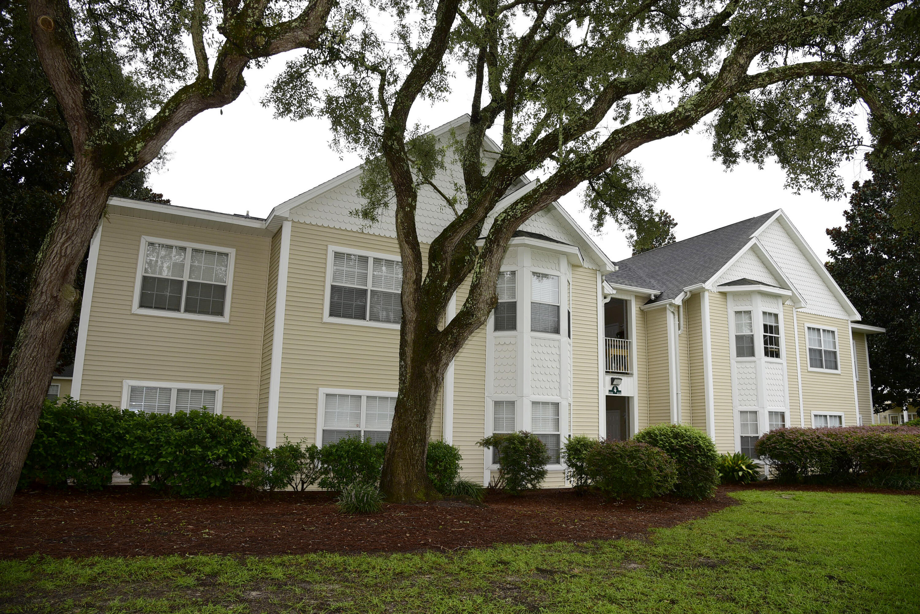 Welcome to the popular Oaks of Niceville, where convenience meets comfort. This charming 2-bedroom, 2-bathroom condo offers the ease of condo living beautiful LVP and tile floors, and the added bonus of a community pool for relaxation and entertainment. The main living area bay window allows for plenty of natural light to brighten up the space, creating a warm and inviting atmosphere. Located in the heart of Niceville, this condo is in a convenient location for easy access to shopping, dining, and entertainment. Call today to schedule a showing!