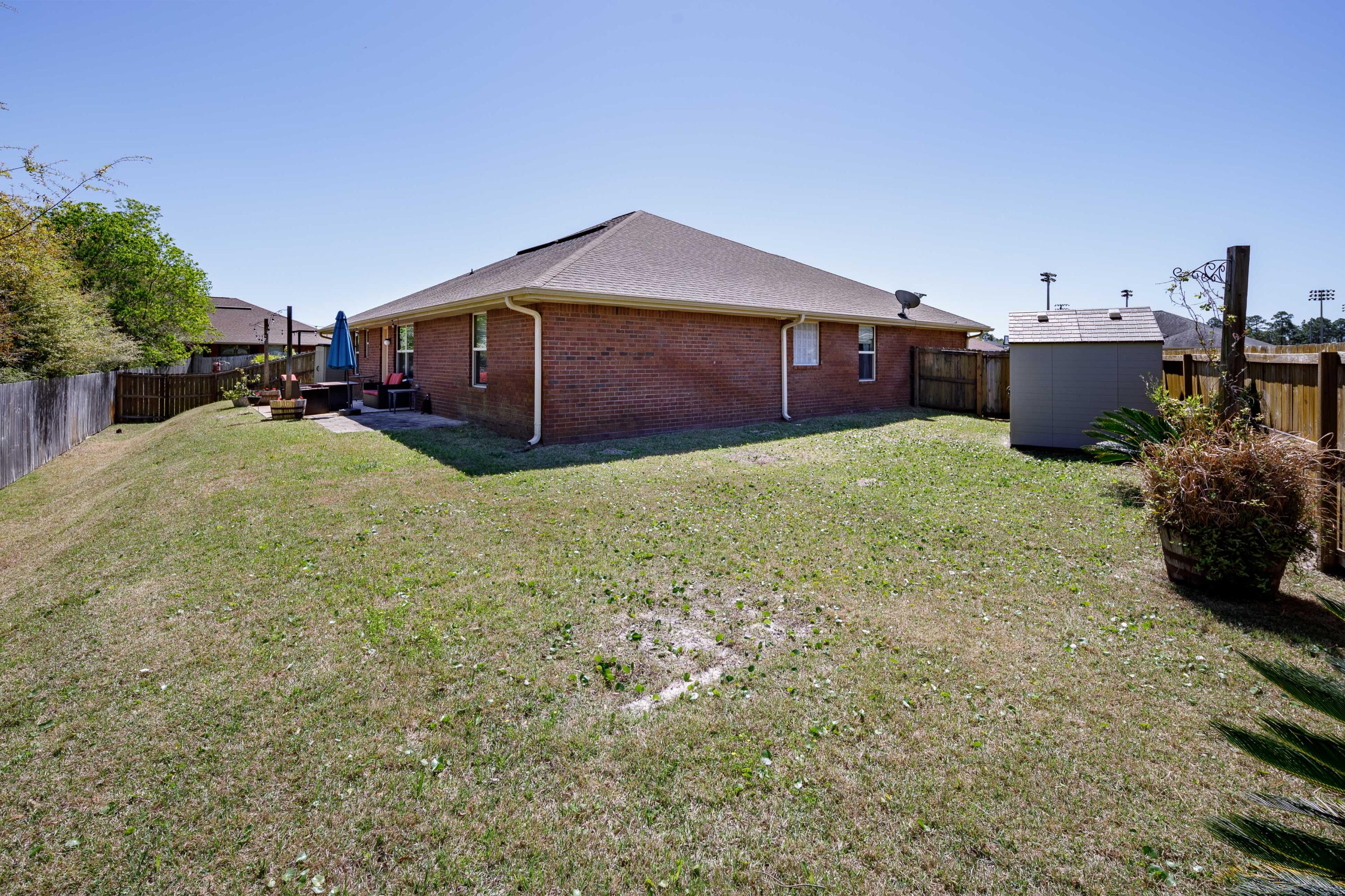 CREETWOOD VILLAGE - Residential Lease