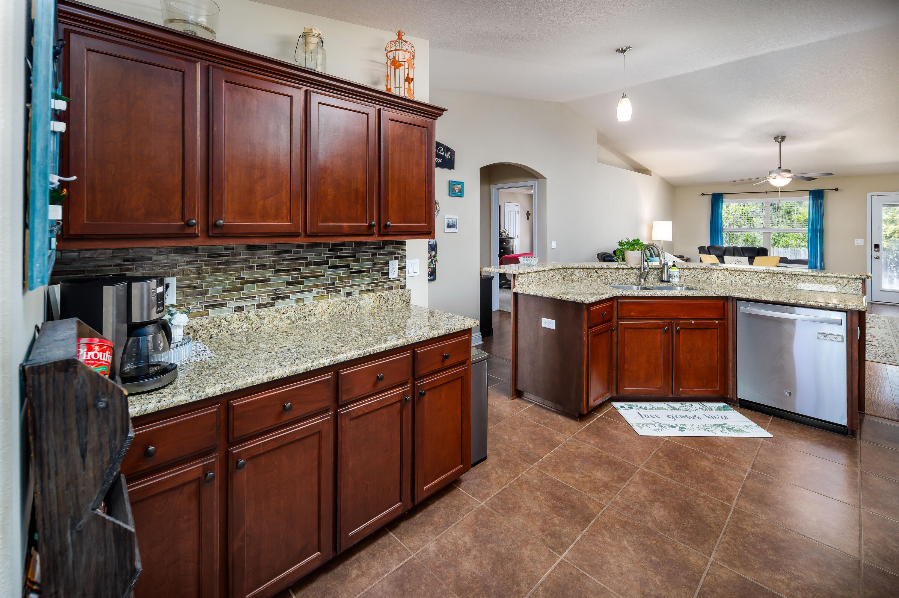 CREETWOOD VILLAGE - Residential Lease
