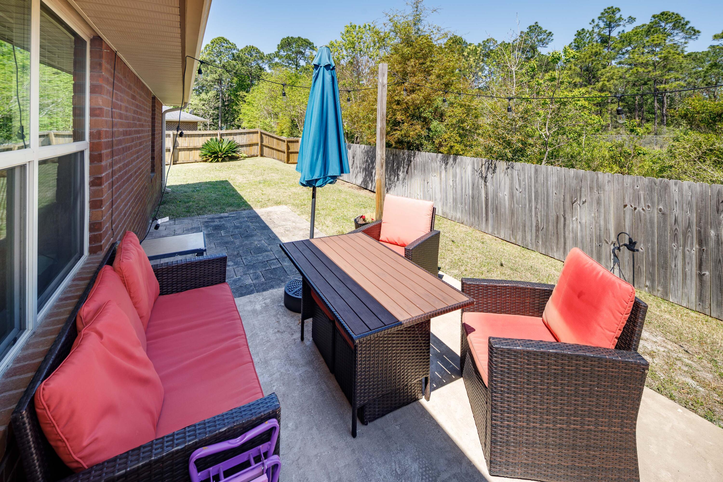 CREETWOOD VILLAGE - Residential Lease