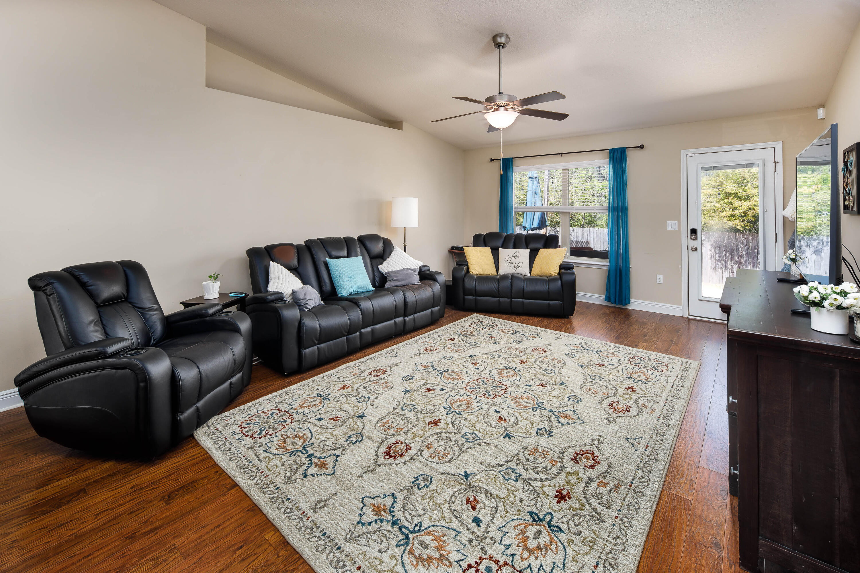 CREETWOOD VILLAGE - Residential Lease