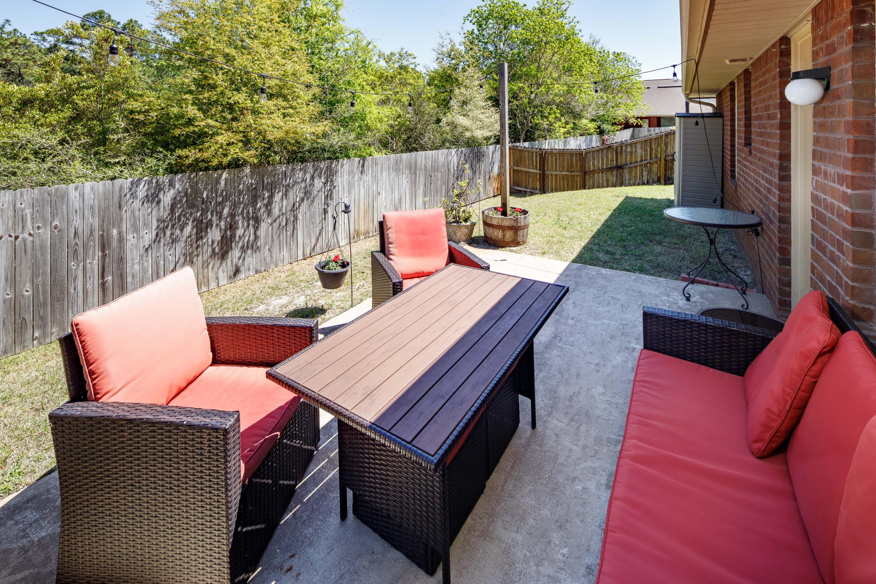 CREETWOOD VILLAGE - Residential Lease