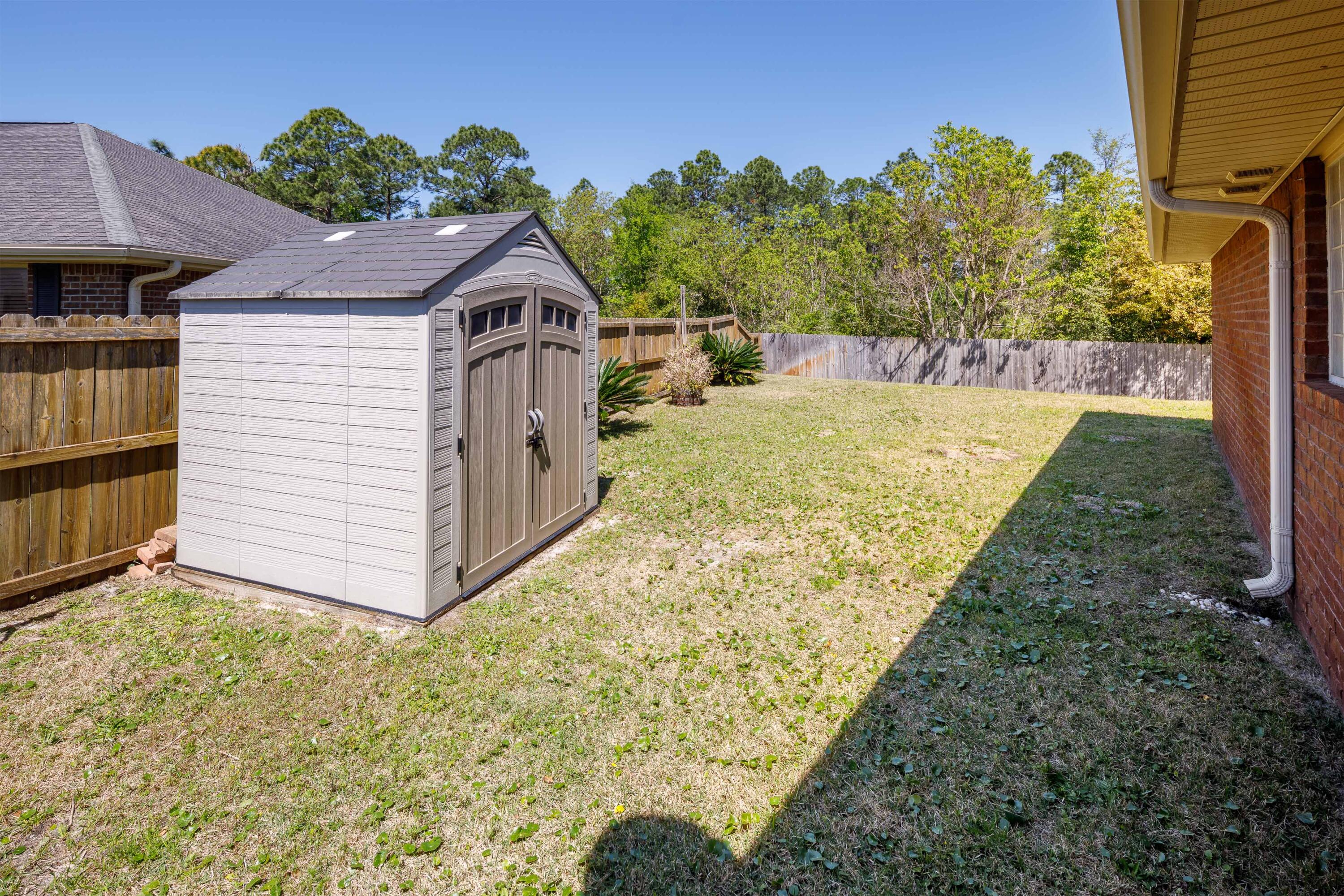 CREETWOOD VILLAGE - Residential Lease