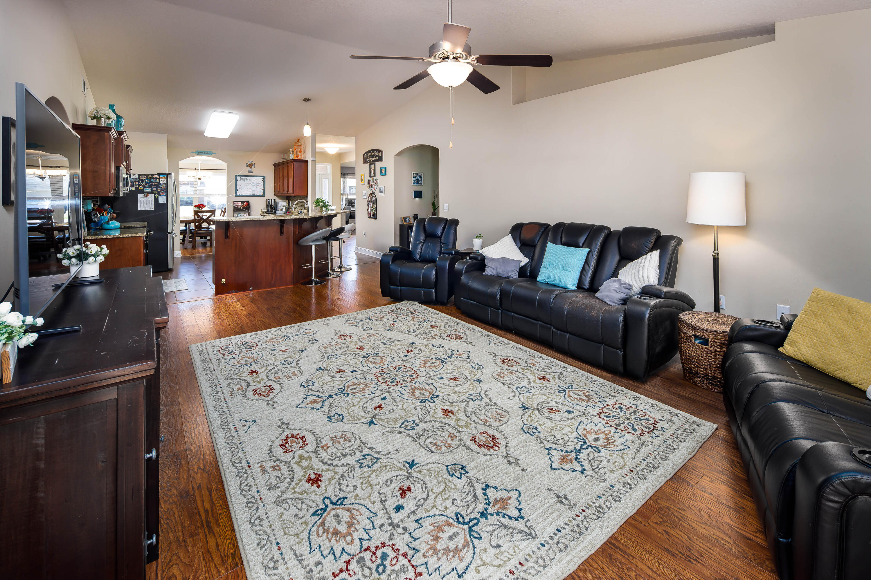 CREETWOOD VILLAGE - Residential Lease