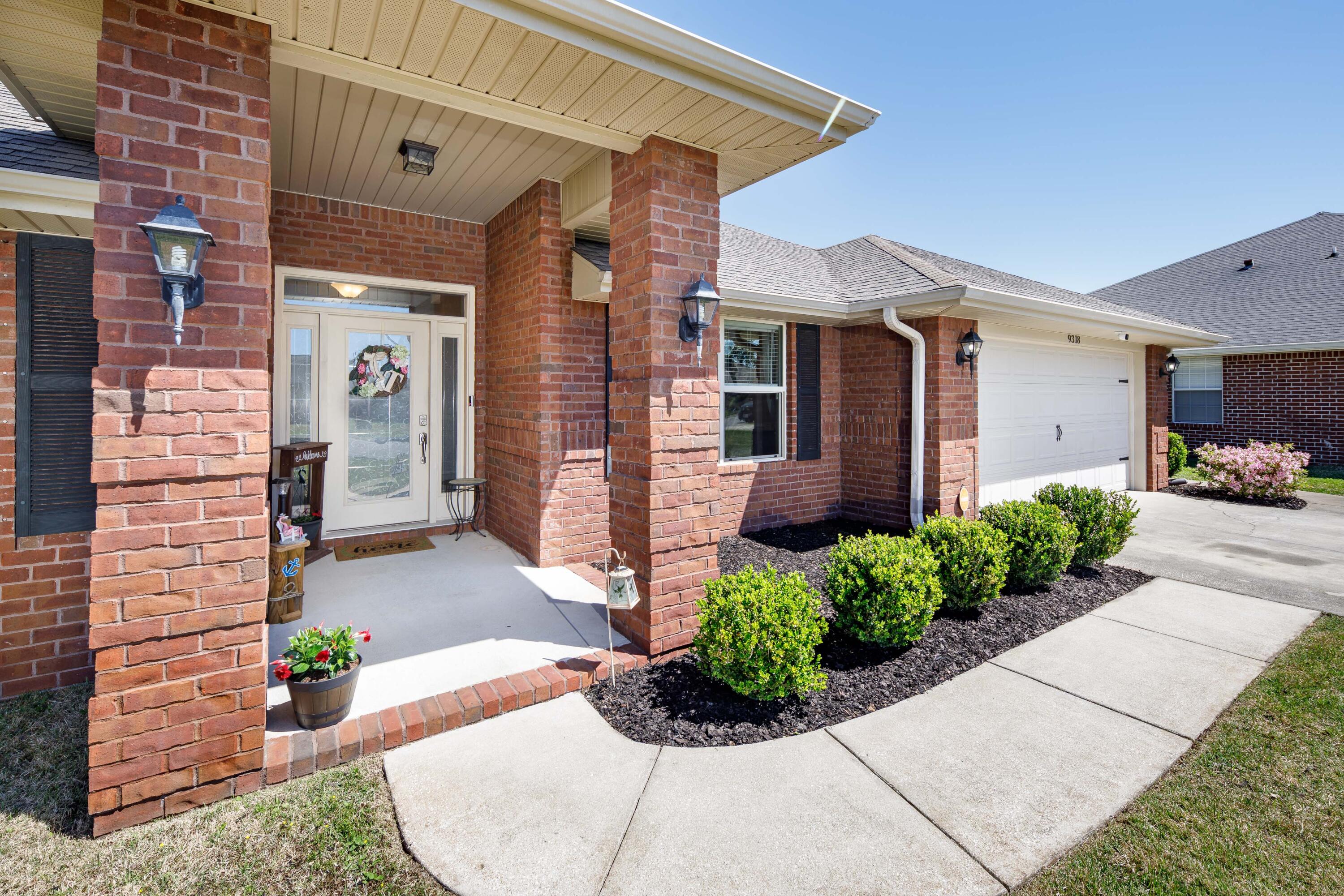 CREETWOOD VILLAGE - Residential Lease