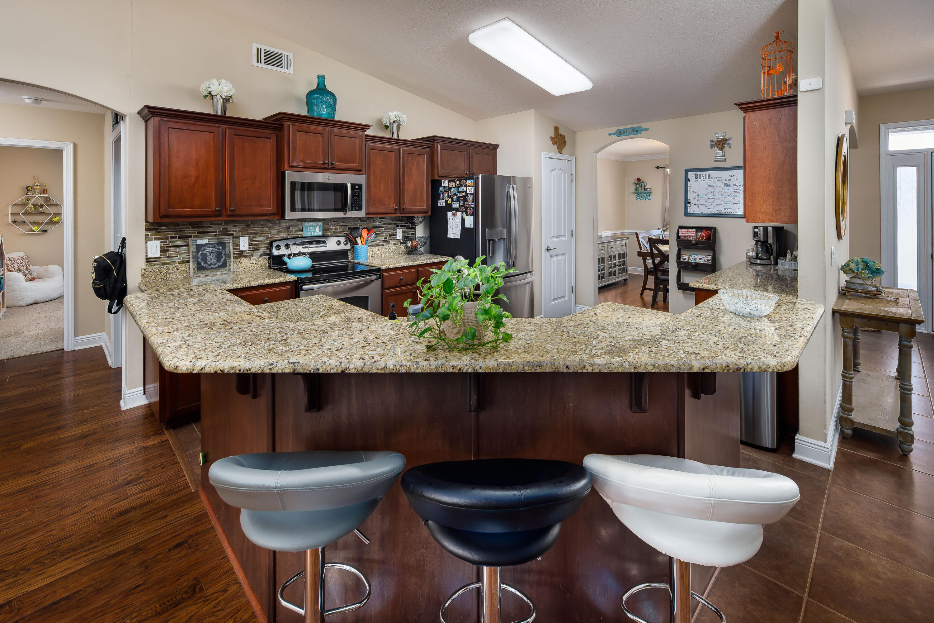 CREETWOOD VILLAGE - Residential Lease