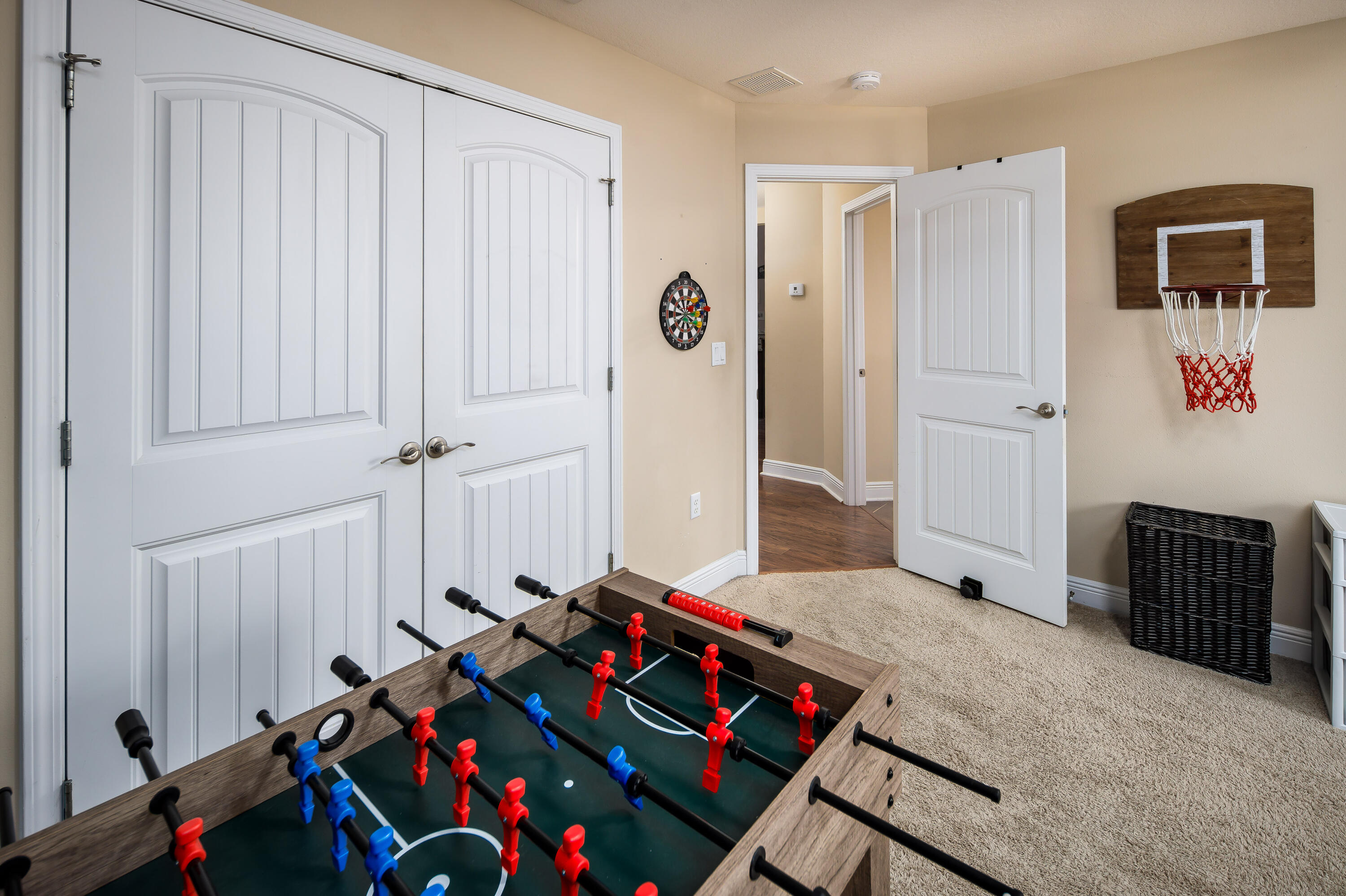 CREETWOOD VILLAGE - Residential Lease