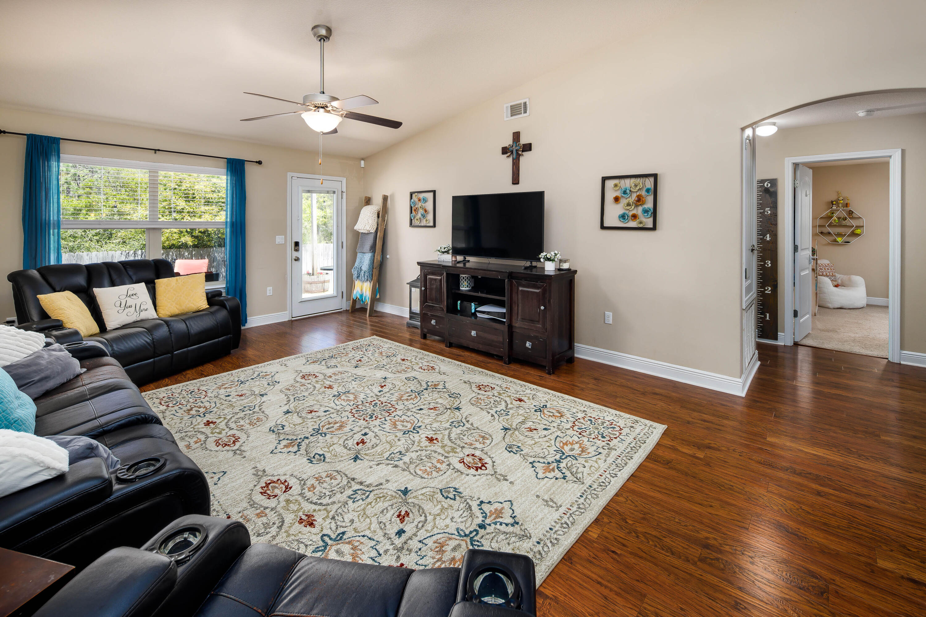CREETWOOD VILLAGE - Residential Lease